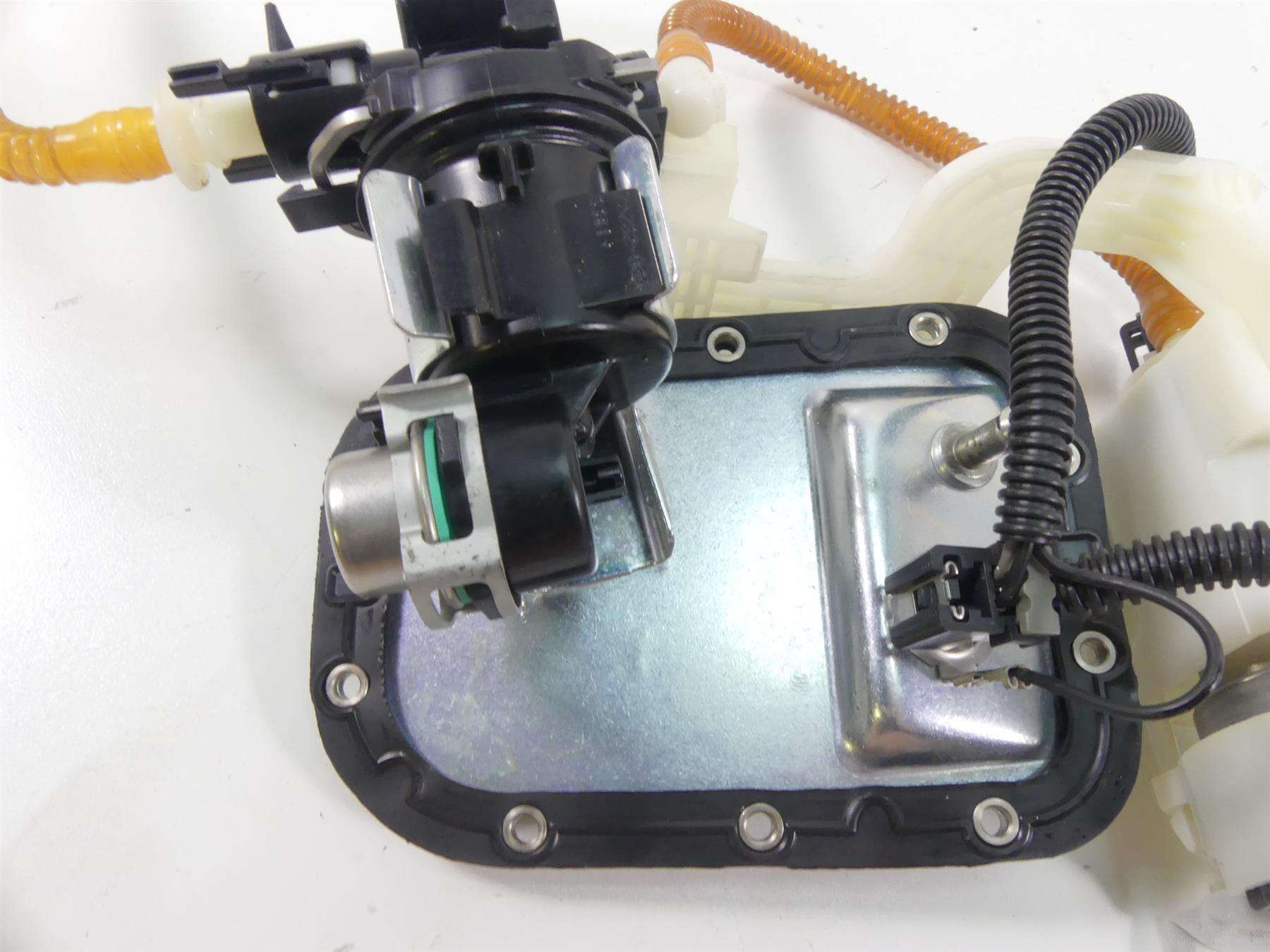 2015 Harley FLS Softail Slim Fuel Gas Petrol Pump & Sending Unit 75252-11 {{ shop.shopifyCountryName }} - Mototech271