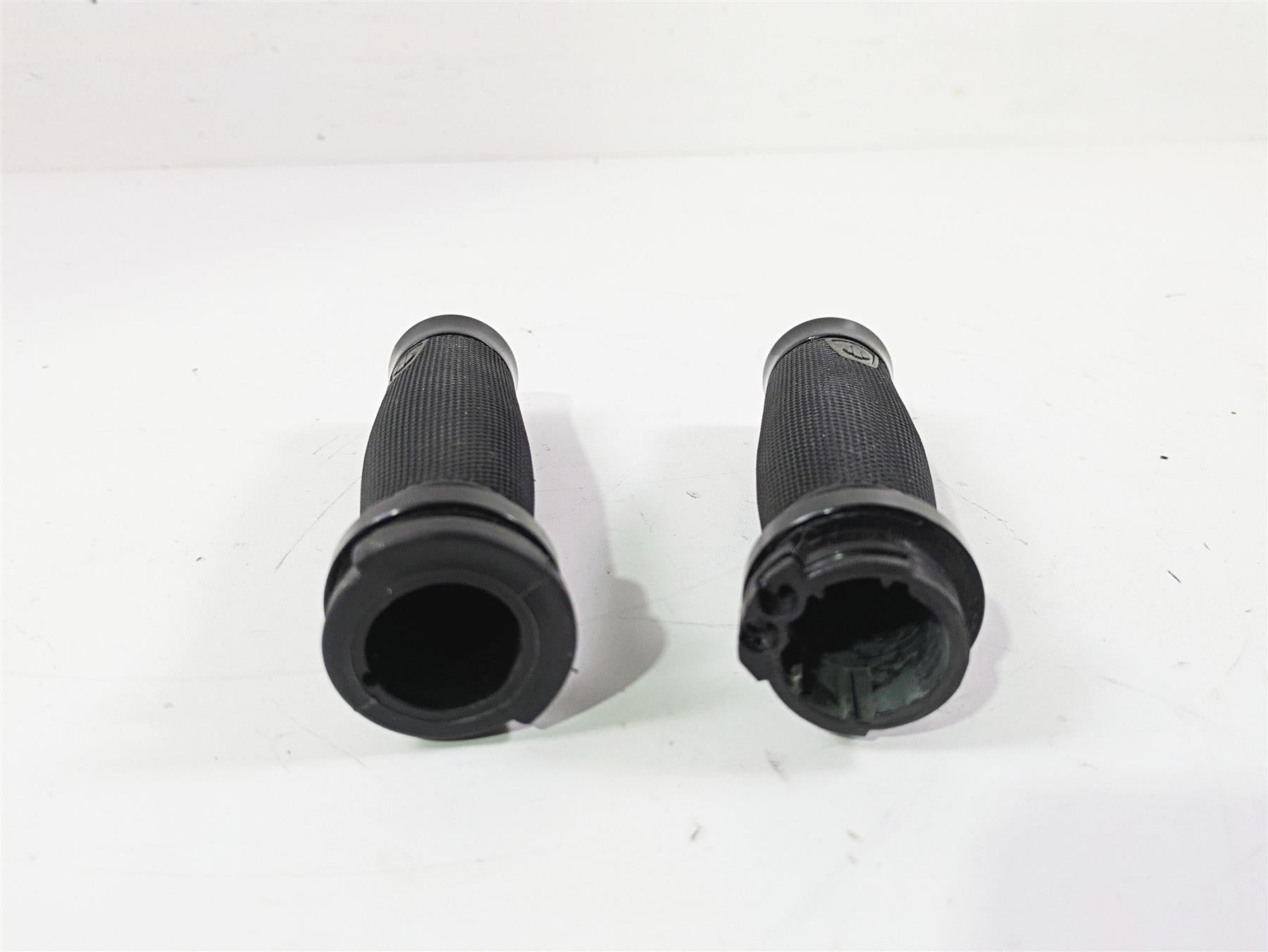 2015 Harley FXDF Dyna Fat Bob Get-A-Grip Hand Grip Set 56100008 {{ shop.shopifyCountryName }} - Mototech271