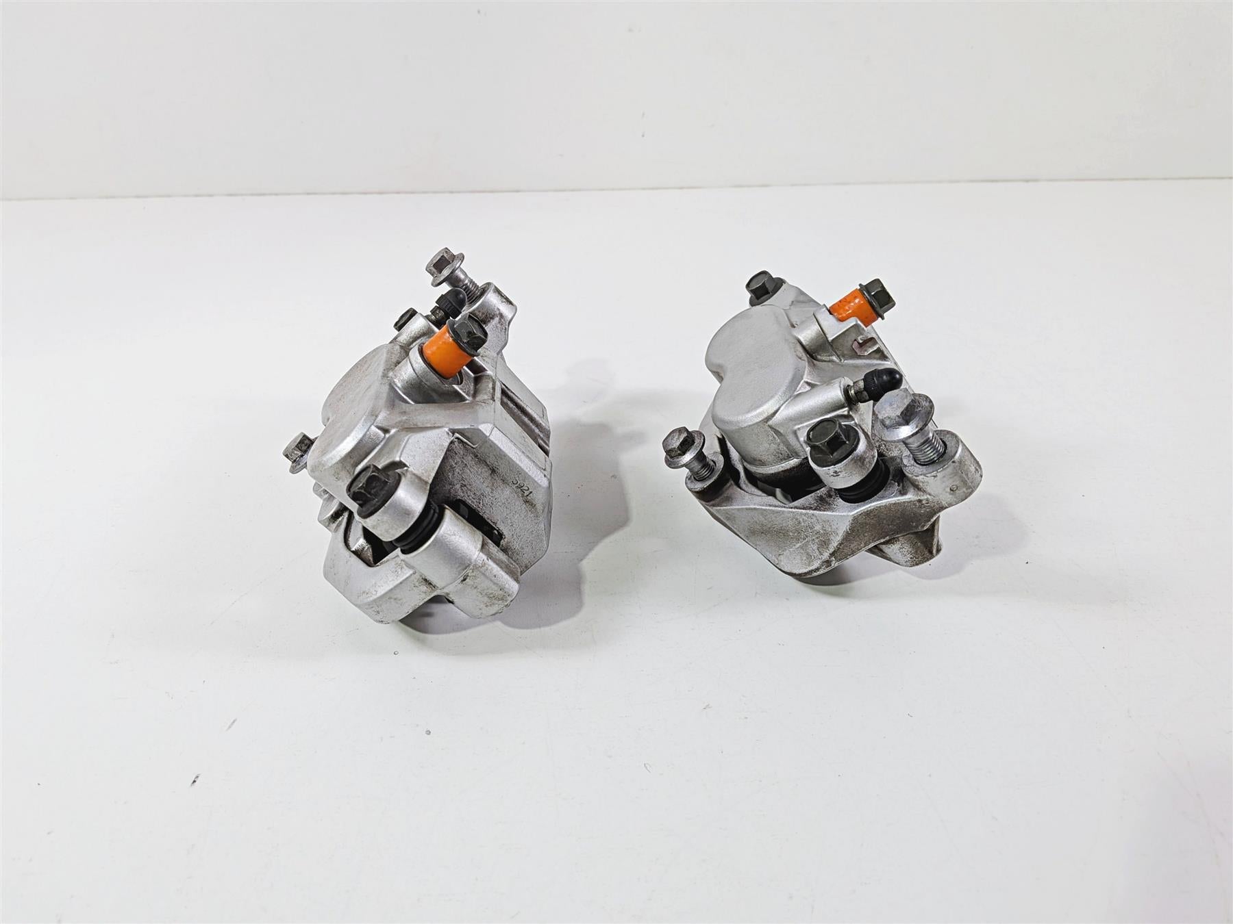 2006 Yamaha XVZ1300 Royal Star Front Brake Calipers 4WM-2580T-01 4WM-2580U-01 {{ shop.shopifyCountryName }} - Mototech271