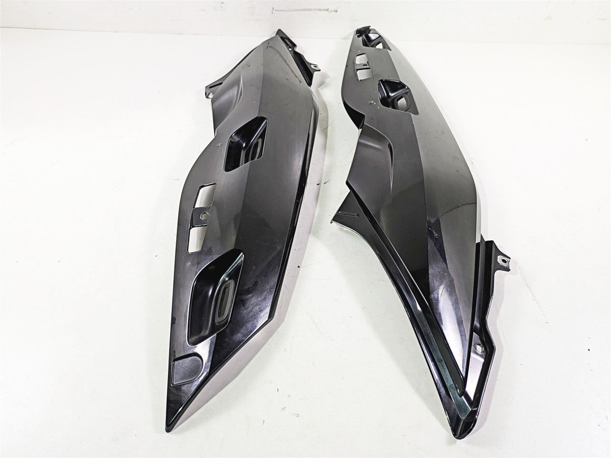 2009 BMW R1200RT K26 Tail Fairing Cover Cowl Set 46637681571 46637681572 {{ shop.shopifyCountryName }} - Mototech271