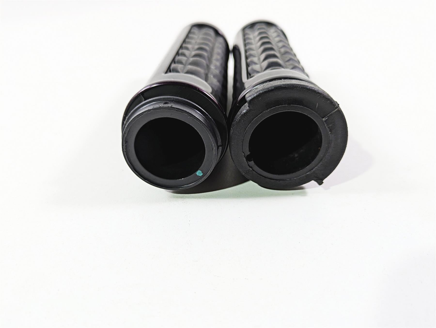 2019 Harley Softail FXDR 114 Dominion Hand Grip Set 56100231 {{ shop.shopifyCountryName }} - Mototech271