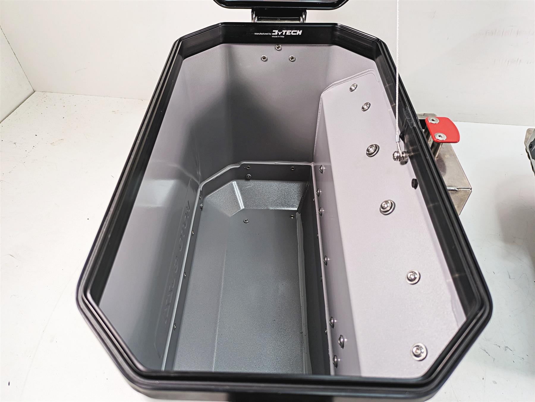 2020 Moto Guzzi V85 TT Adventure Aluminum Saddlebag Saddle Bag Set 2S001301 {{ shop.shopifyCountryName }} - Mototech271
