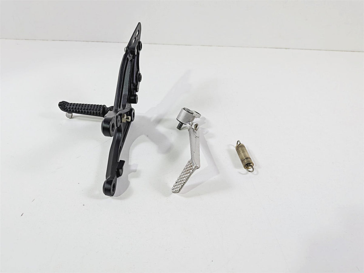 2008 Yamaha YZF R1 RN19 Front Right Foot Peg & Brake Pedal 4C8-27443-00-00 {{ shop.shopifyCountryName }} - Mototech271