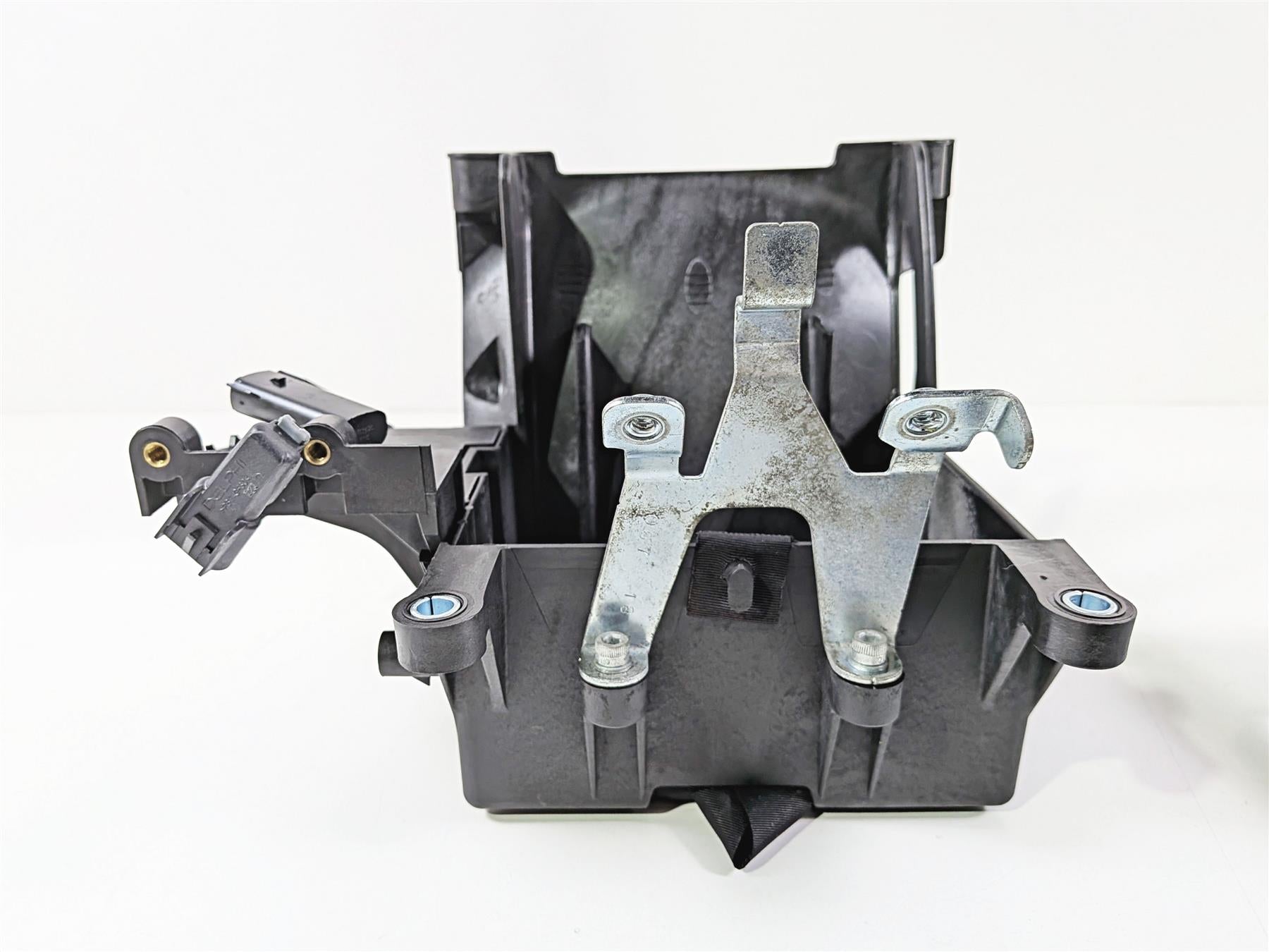 2018 Harley FLHTCU Touring Electra Glide Battery Tray & Ecm Holder 66000010A-Mototech271