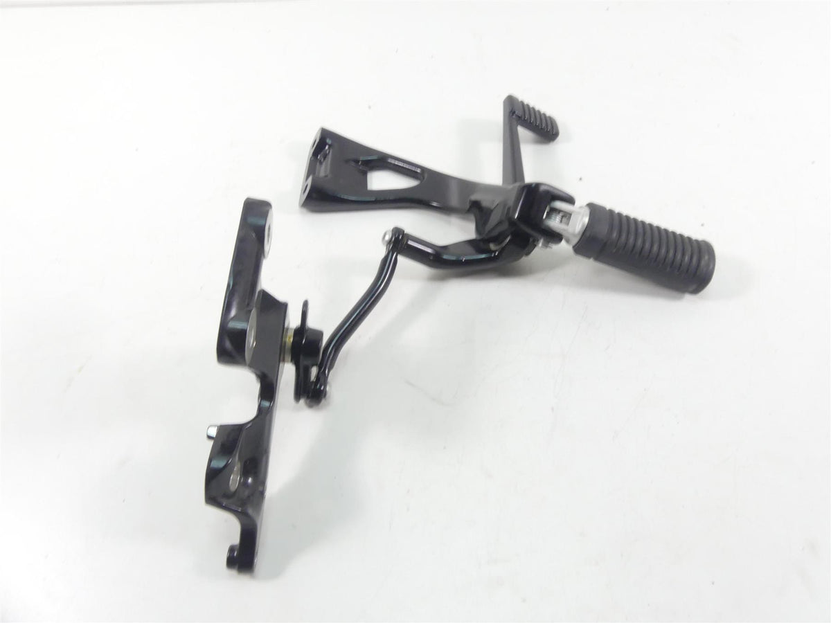 2022 Harley Softail FXBBS Street Bob Right Footpeg Brake Pedal Set 50500601 {{ shop.shopifyCountryName }} - Mototech271