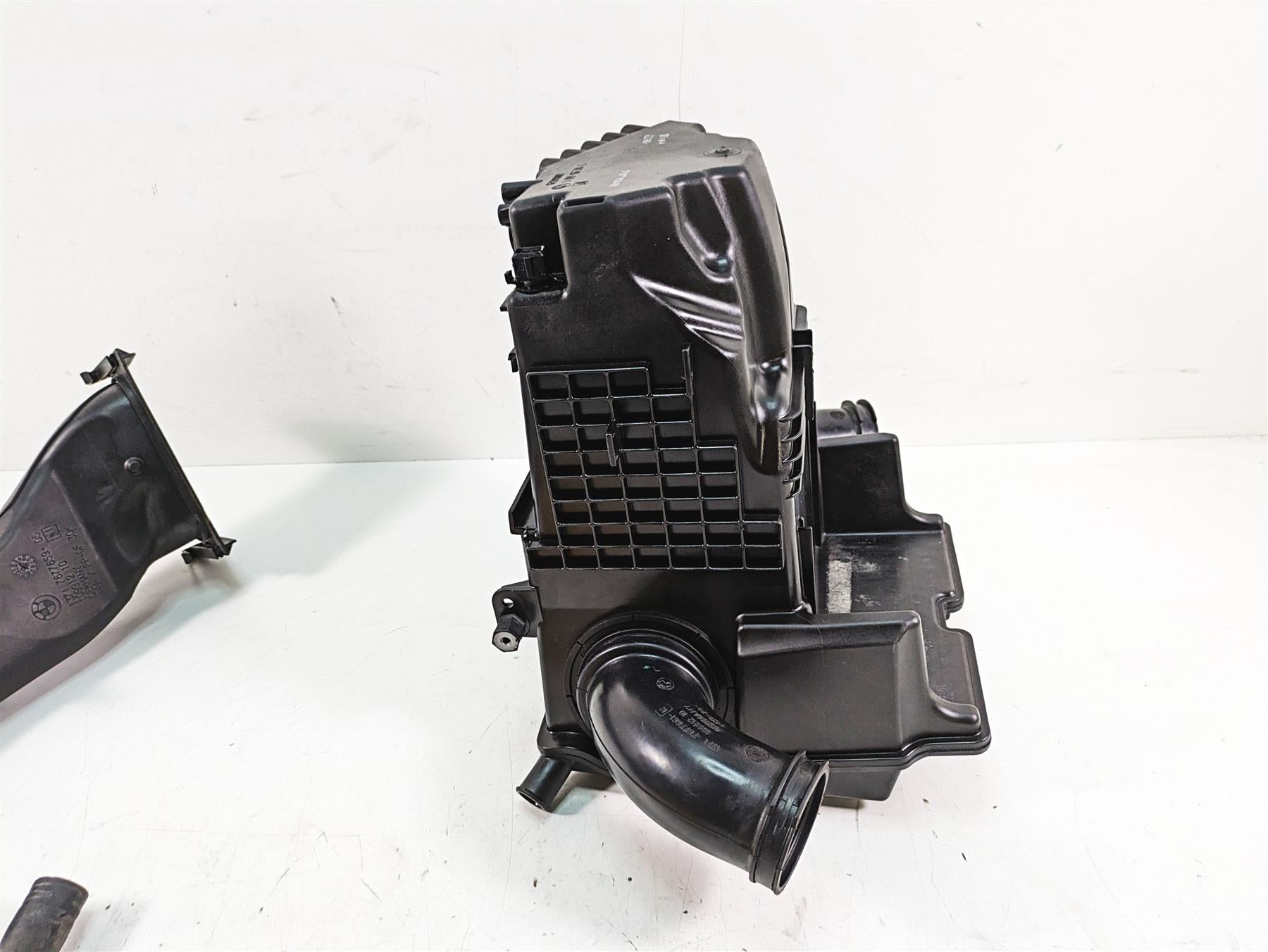 2007 BMW R1200RT K26 Air Cleaner Breather Box & Tubes Set 13717677655 {{ shop.shopifyCountryName }} - Mototech271