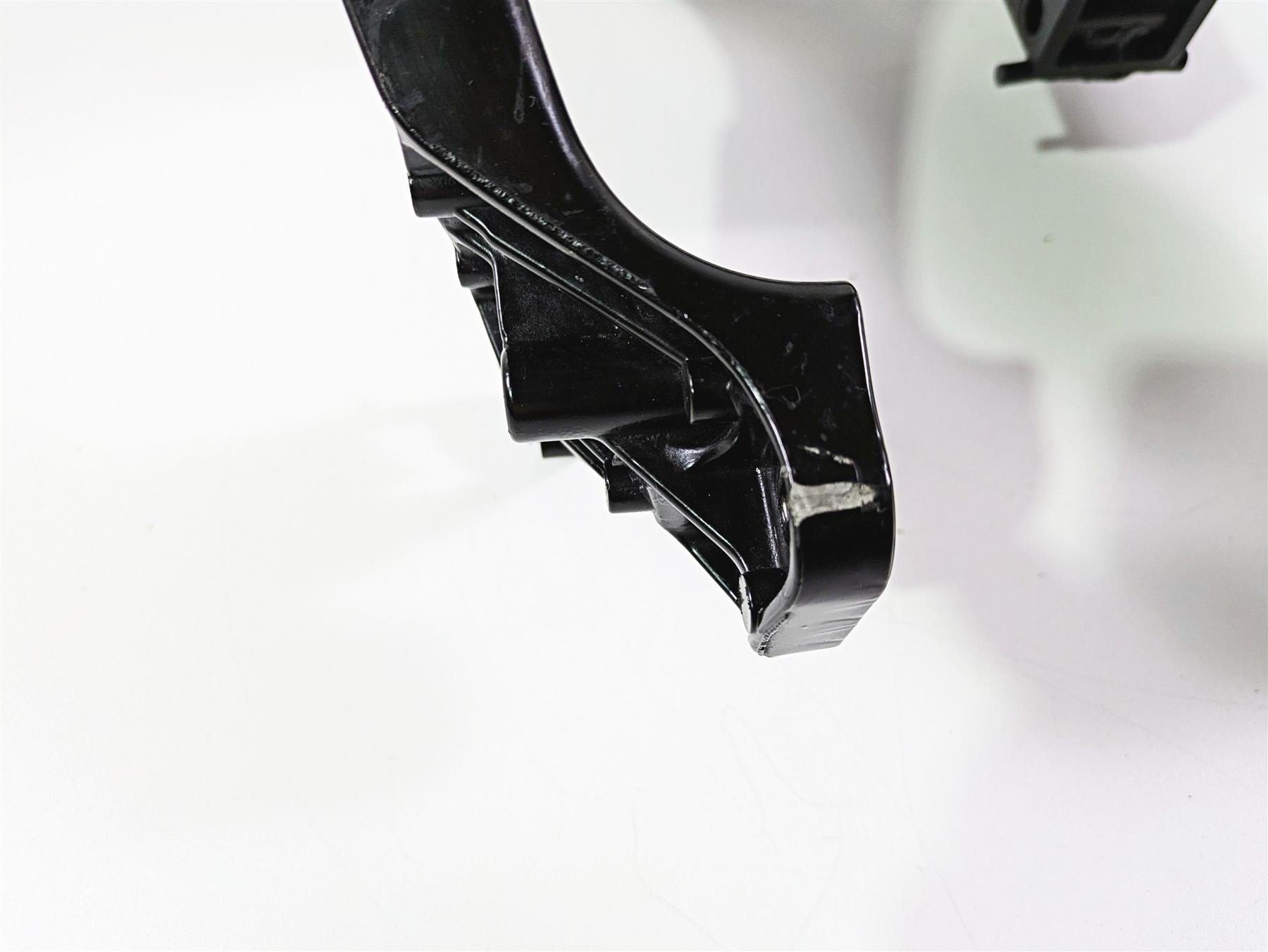 2019 BMW R1250RT K52 Front Fairing Stay Carrier Set 46638529329 46638529330 {{ shop.shopifyCountryName }} - Mototech271