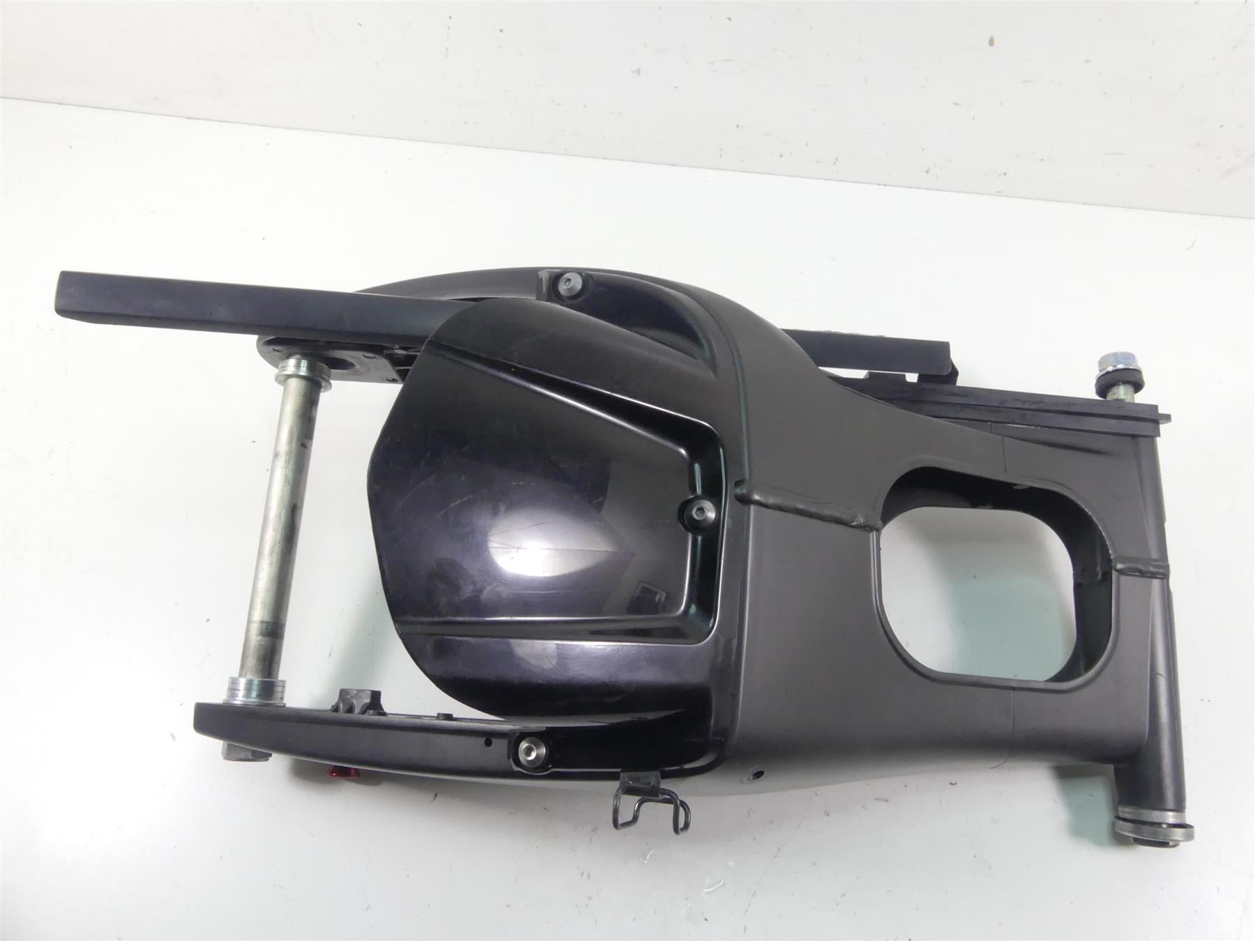 2008 Yamaha FZ1 Fazer Straight Rear Swingarm & 28mm Axle Set 2D1-22110-11-00 {{ shop.shopifyCountryName }} - Mototech271