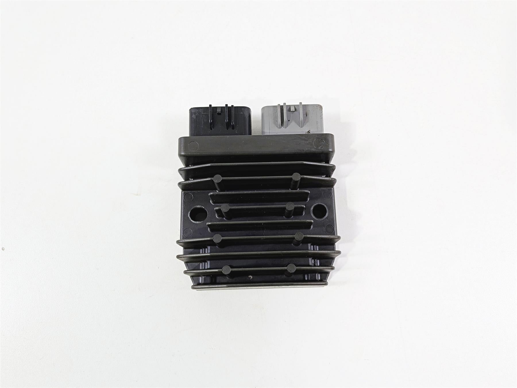 2012 Yamaha XV1900 Raider S Voltage Regulator Rectifier 1D7-81960-00-00 FH020AA {{ shop.shopifyCountryName }} - Mototech271