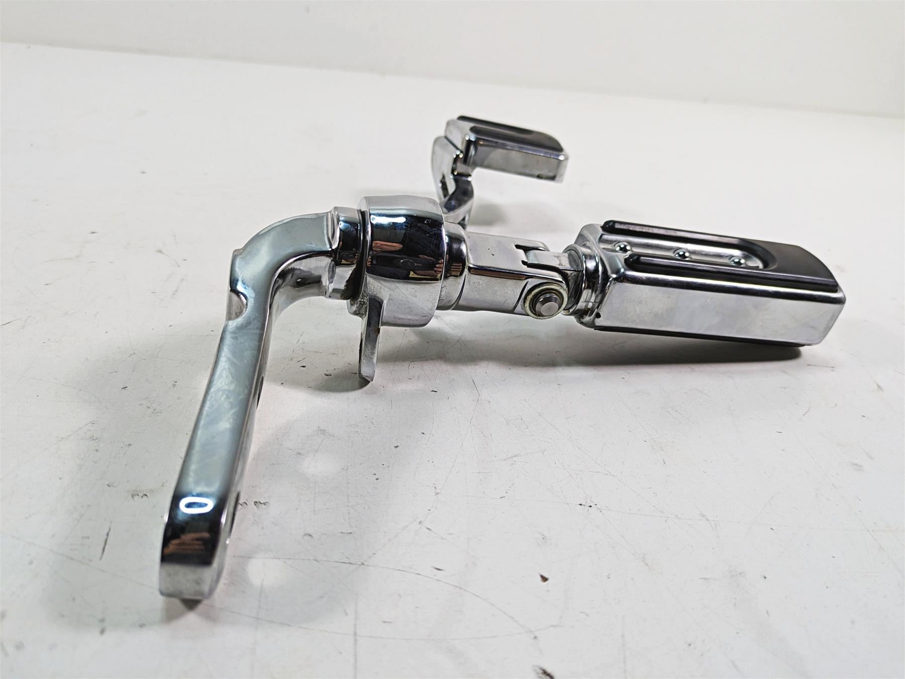 2009 Harley Dyna FXDFSE CVO Fat Bob Right Side Front Control Set 33697-03A {{ shop.shopifyCountryName }} - Mototech271