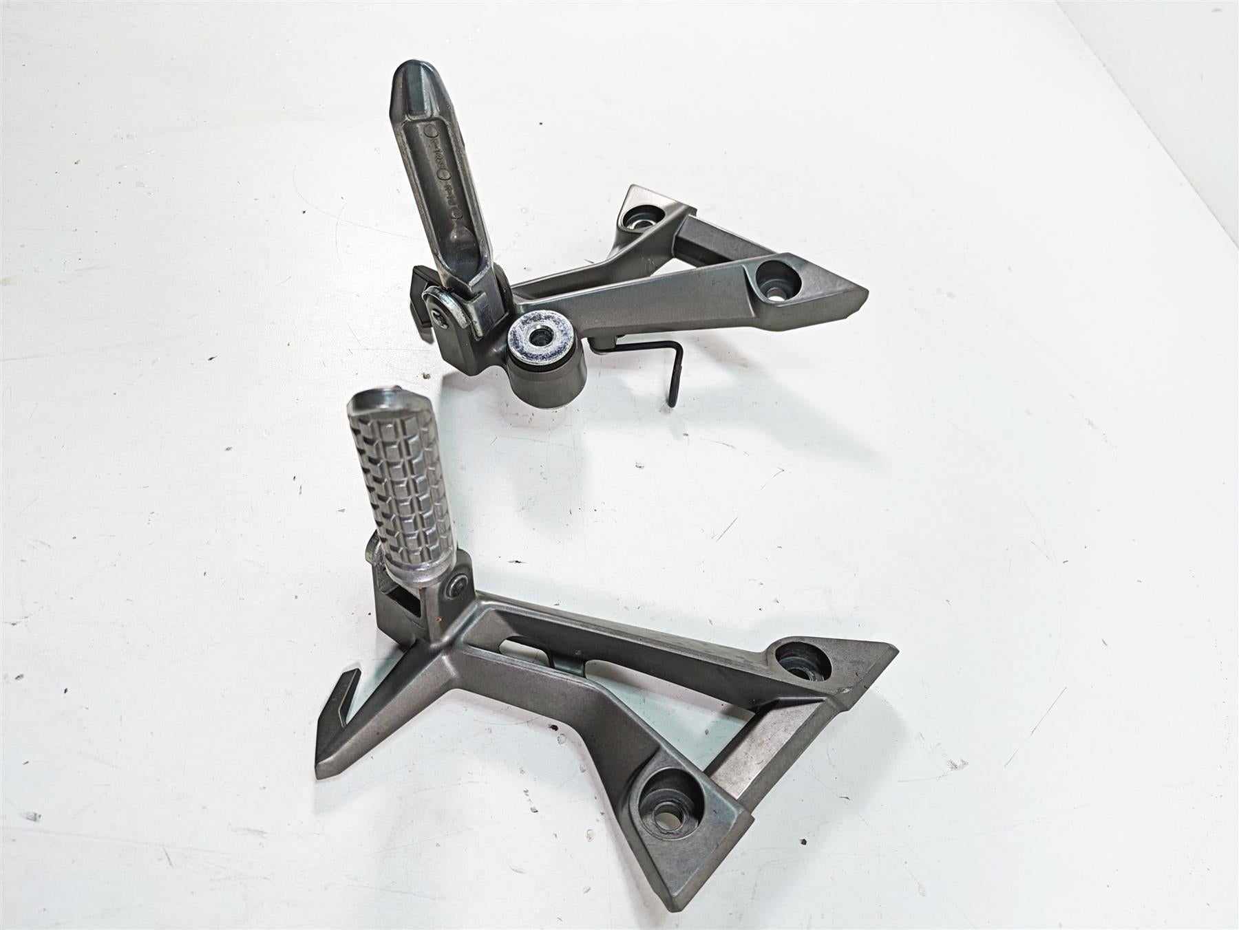 2016 Kawasaki Ninja EX300 Rear Passenger Footpeg Foot Pegs 35063-1271 35063-1272 | Mototech271
