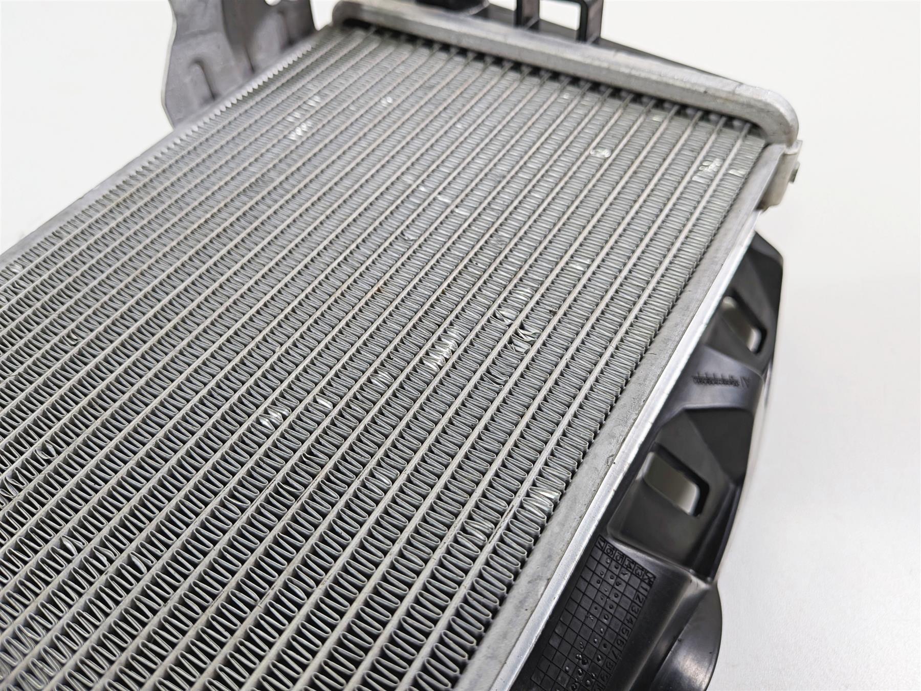 2016 BMW R1200 GS K50 Left Radiator + Thermostat & Cover 17118546408 {{ shop.shopifyCountryName }} - Mototech271