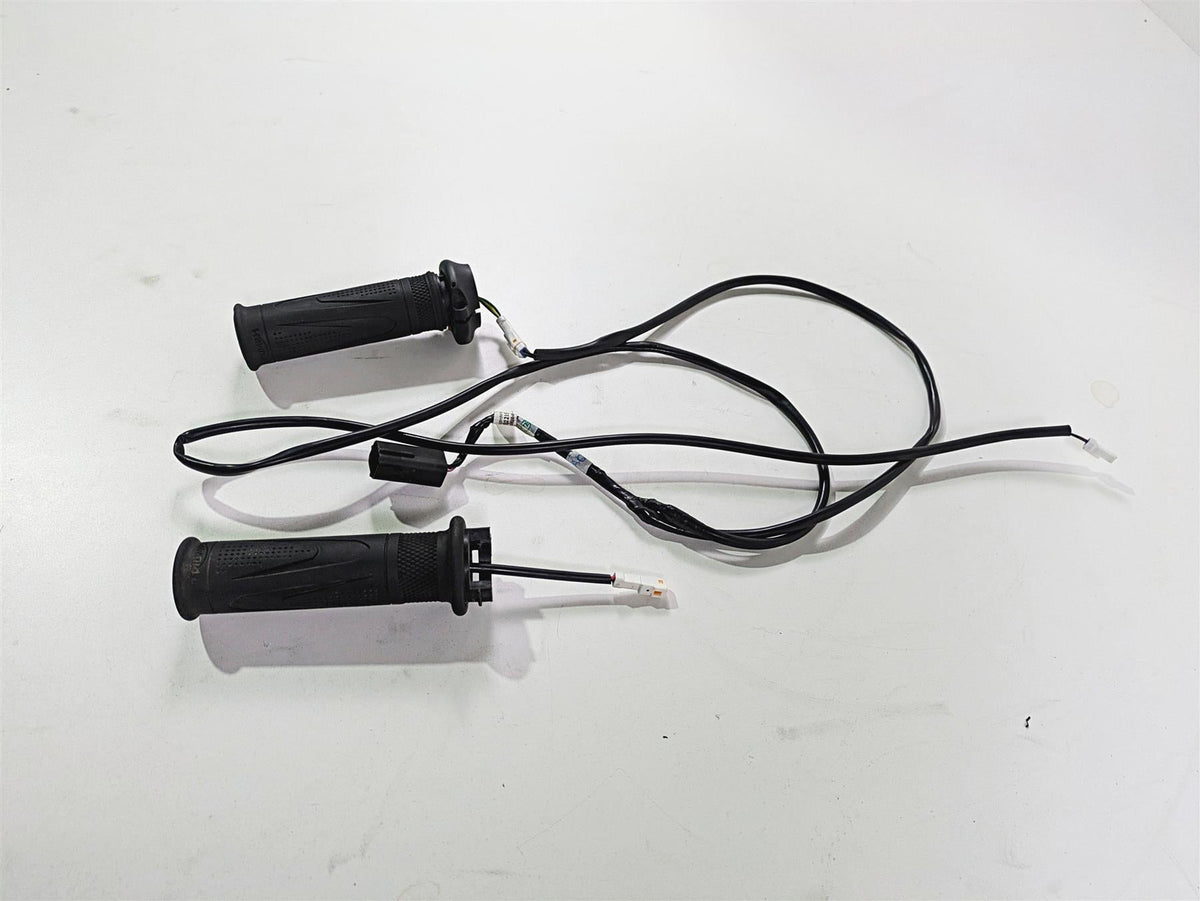 2024 Triumph Tiger 900 GT Heated Hand Grips Throttle & Sensor Set T2042078 {{ shop.shopifyCountryName }} - Mototech271