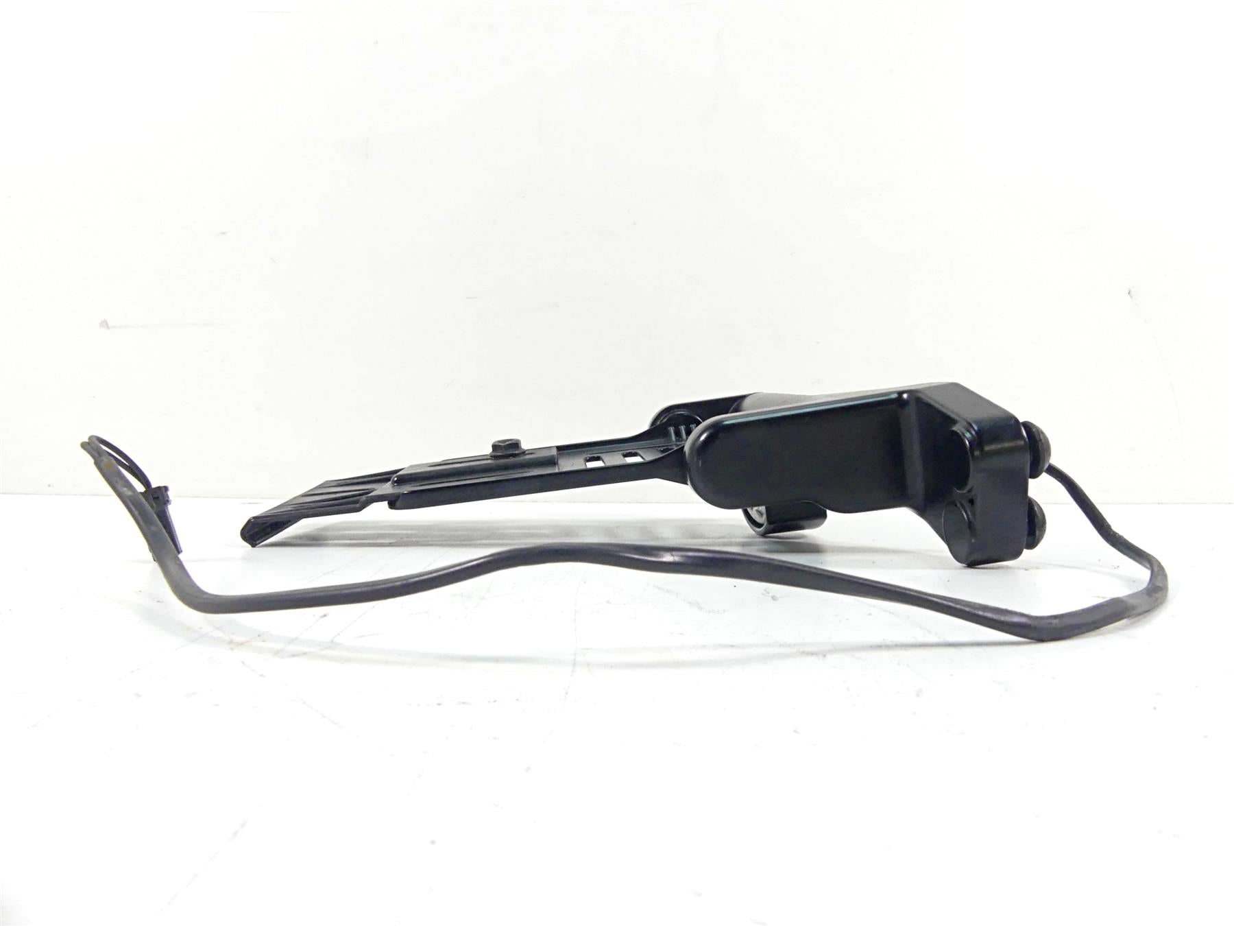 2013 Harley VRSCF Muscle Vrod Rear Side License Plate Holder 69390-09 {{ shop.shopifyCountryName }} - Mototech271