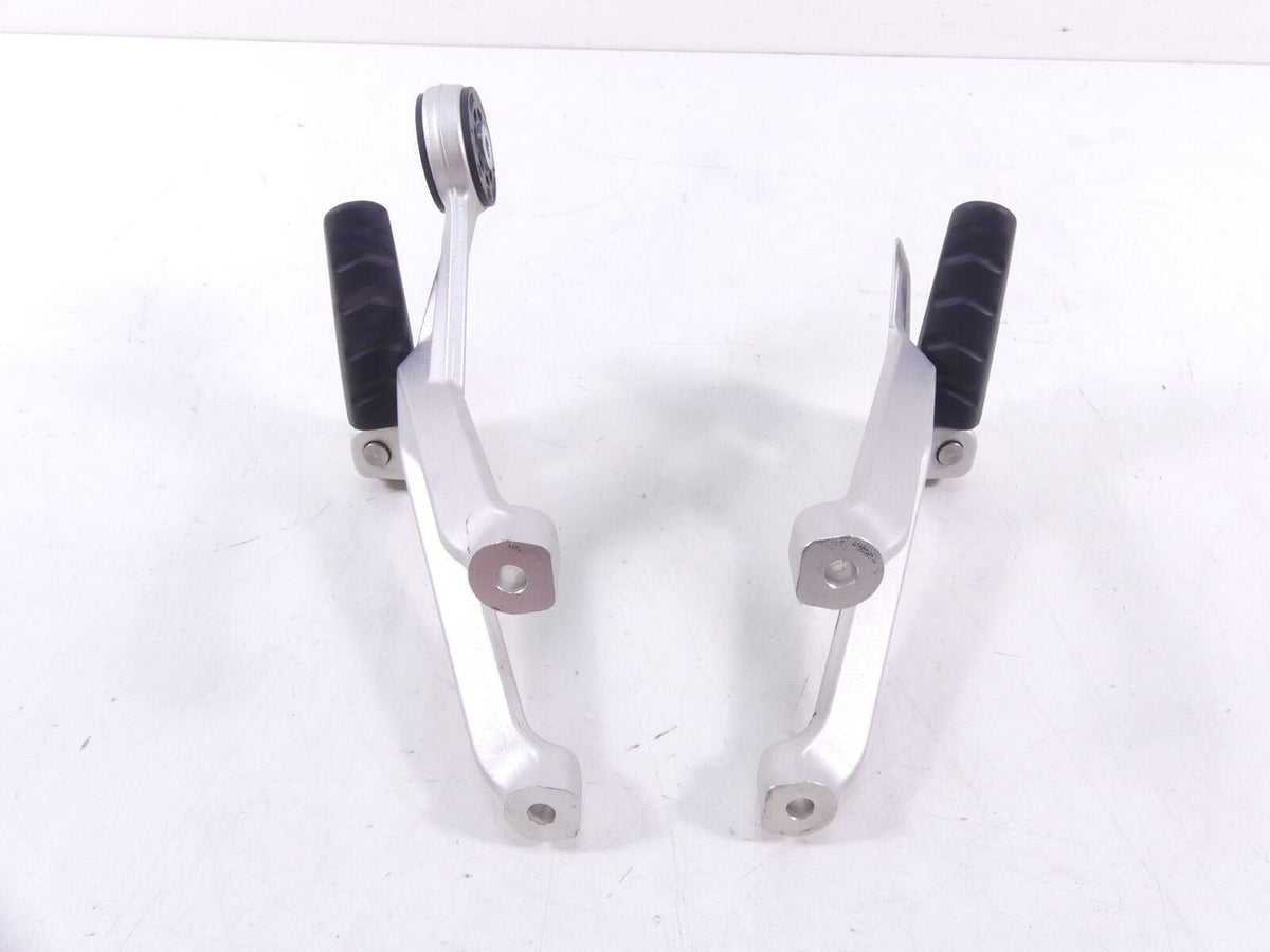 2016 BMW R1200RS K54 Passenger Footpeg Foot Peg Rest Set 46718540798 46718540799 {{ shop.shopifyCountryName }} - Mototech271