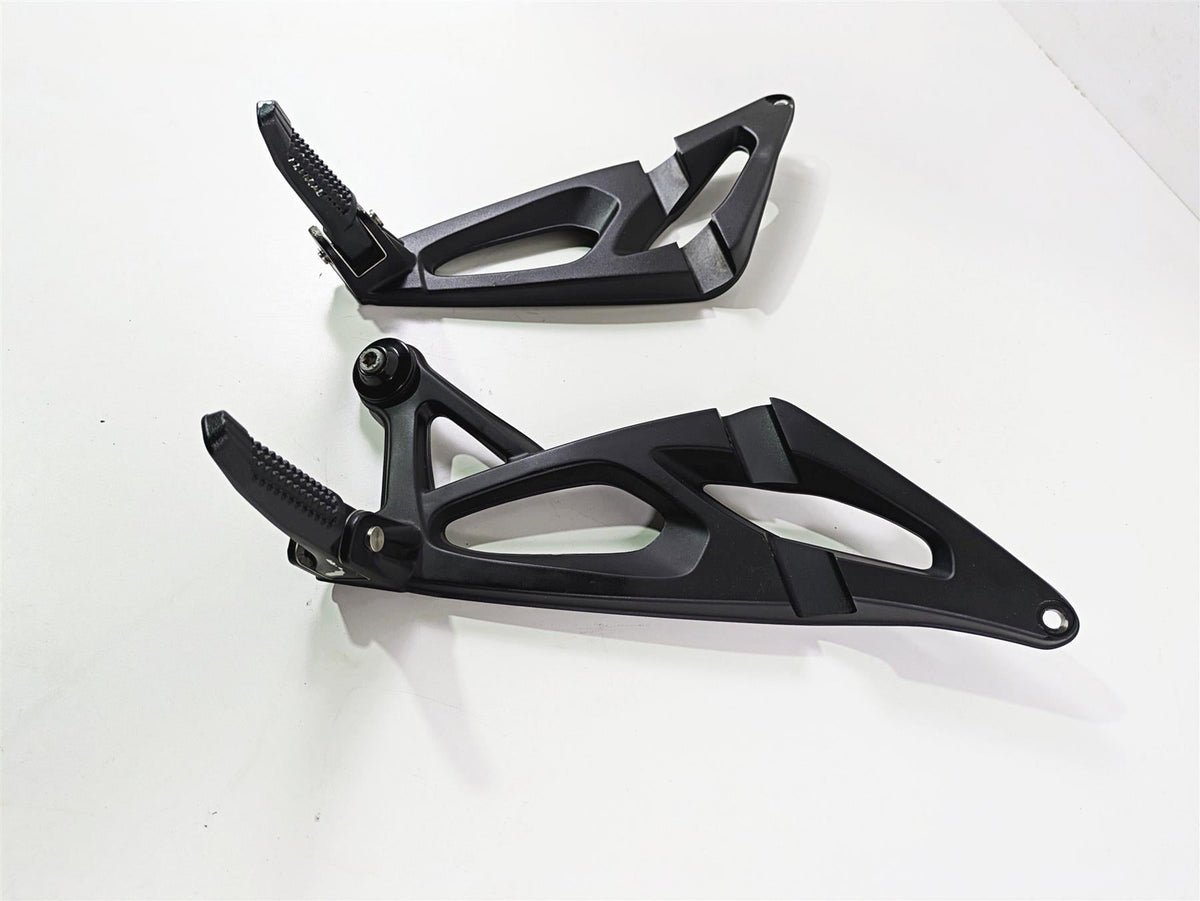 2014 BMW K1300S K40 Passenger Footpeg Foot Peg Set 46717715783 46717715784 {{ shop.shopifyCountryName }} - Mototech271