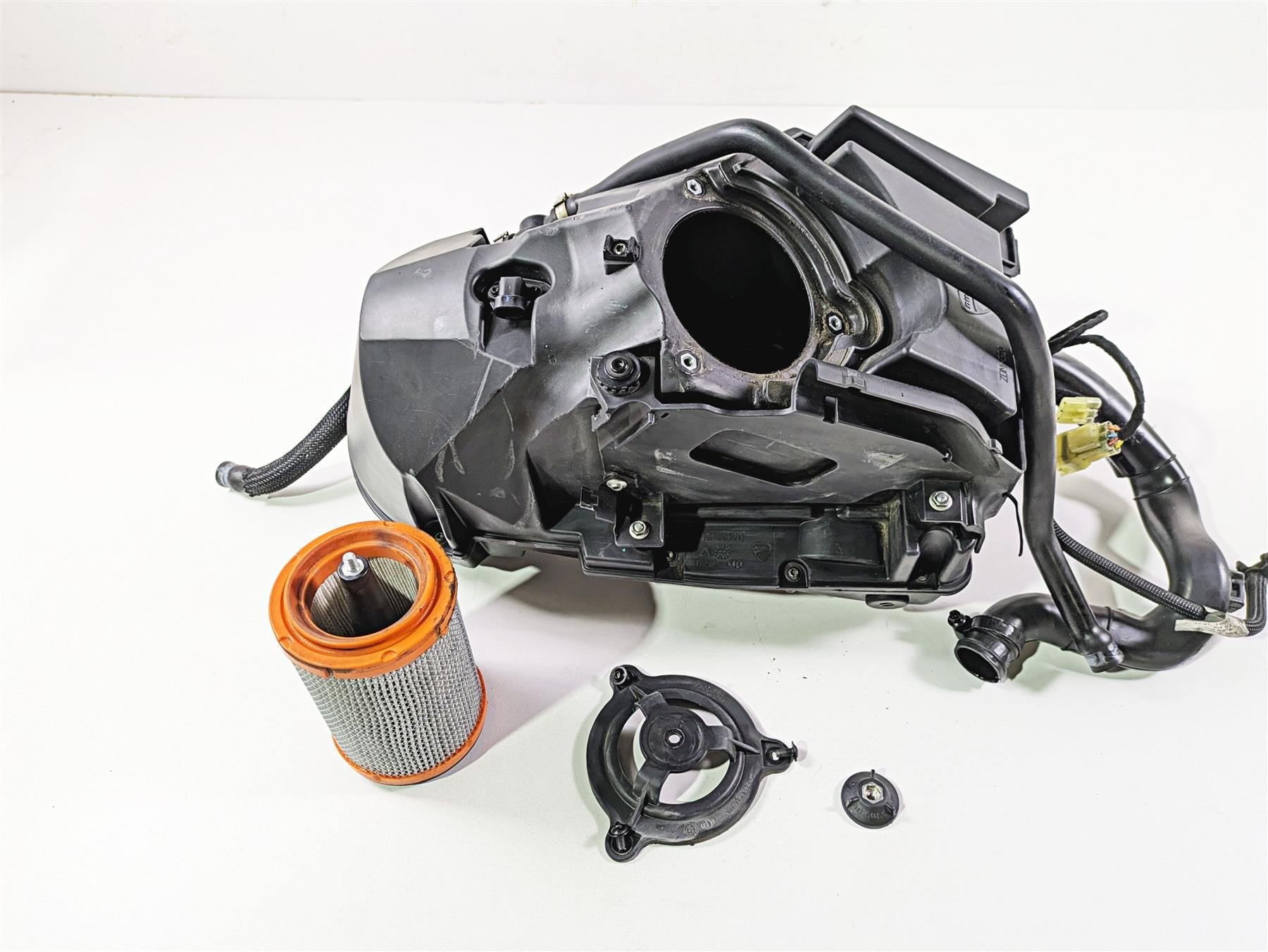 2019 Ducati Supersport 939 S Throttle Body & Airbox Set 28240932A 44212781B