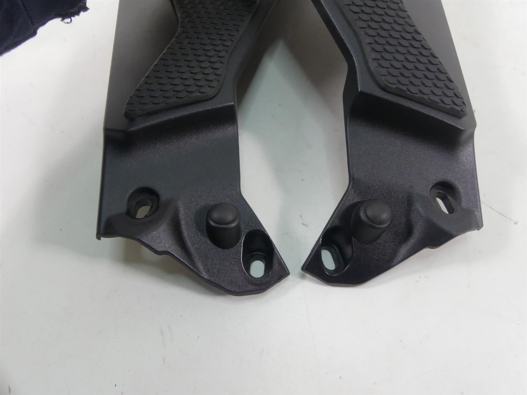 2014 BMW R1200GS K50 Left Right Side Between Leg Cover Set 46638528675 {{ shop.shopifyCountryName }} - Mototech271