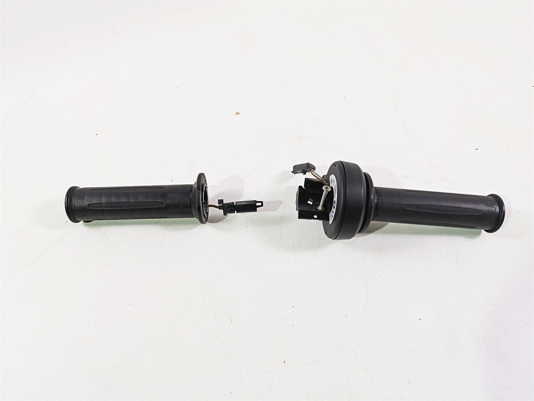 2017 BMW R1200 GS K50 Heated Hand Grip Set 61318552117 61318552120