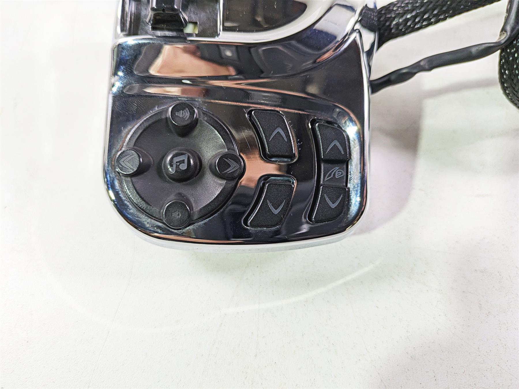 2017 Indian Chieftain Limited Chrome Left Hand Control Switch Audio 4015197 {{ shop.shopifyCountryName }} - Mototech271