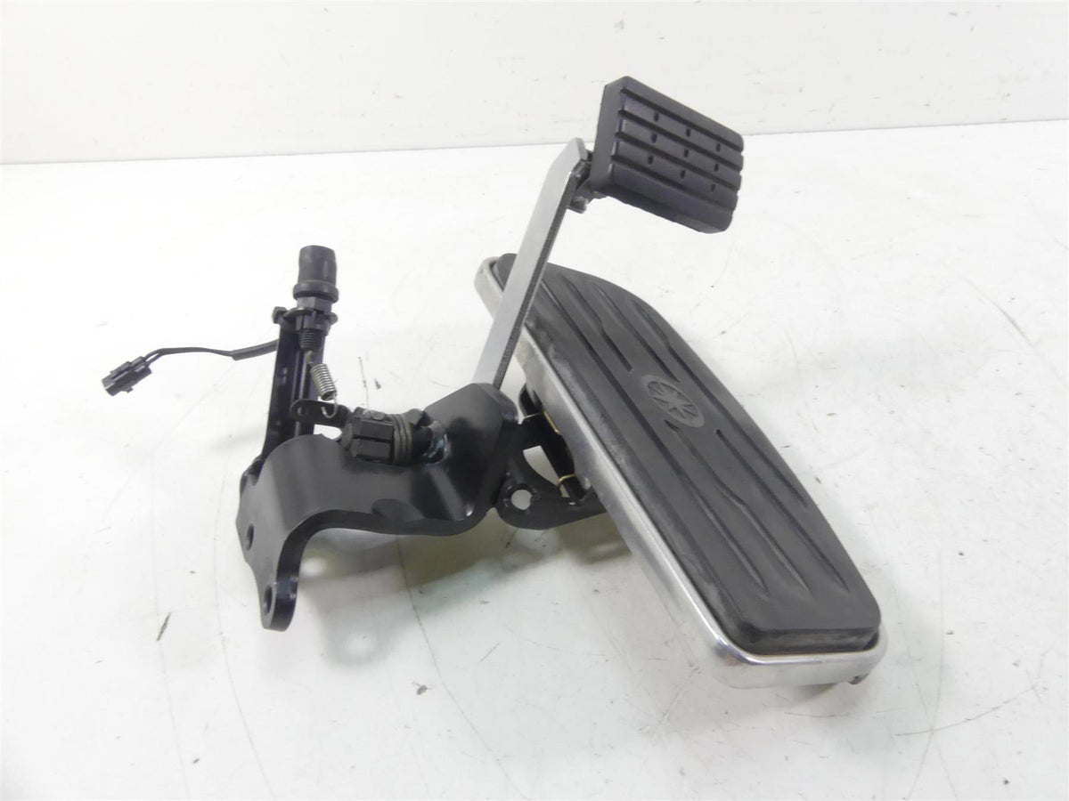 2002 Yamaha XVS1100 V-Star Right Footboard + Brake Pedal Set 5KS-27420-00-00 {{ shop.shopifyCountryName }} - Mototech271