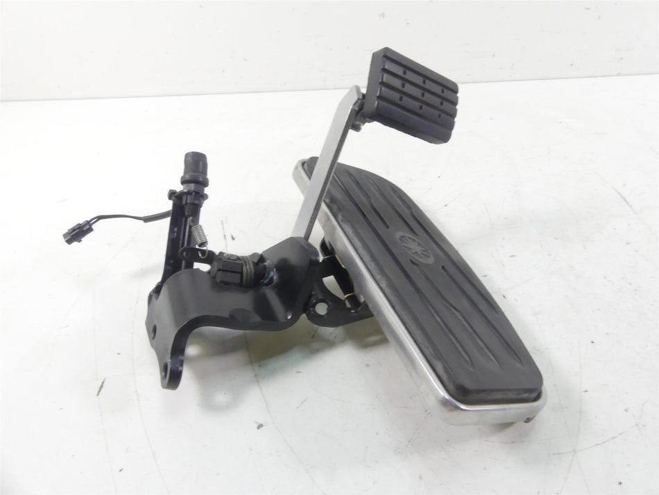2002 Yamaha XVS1100 V-Star Right Footboard + Brake Pedal Set 5KS-27420-00-00 {{ shop.shopifyCountryName }} - Mototech271