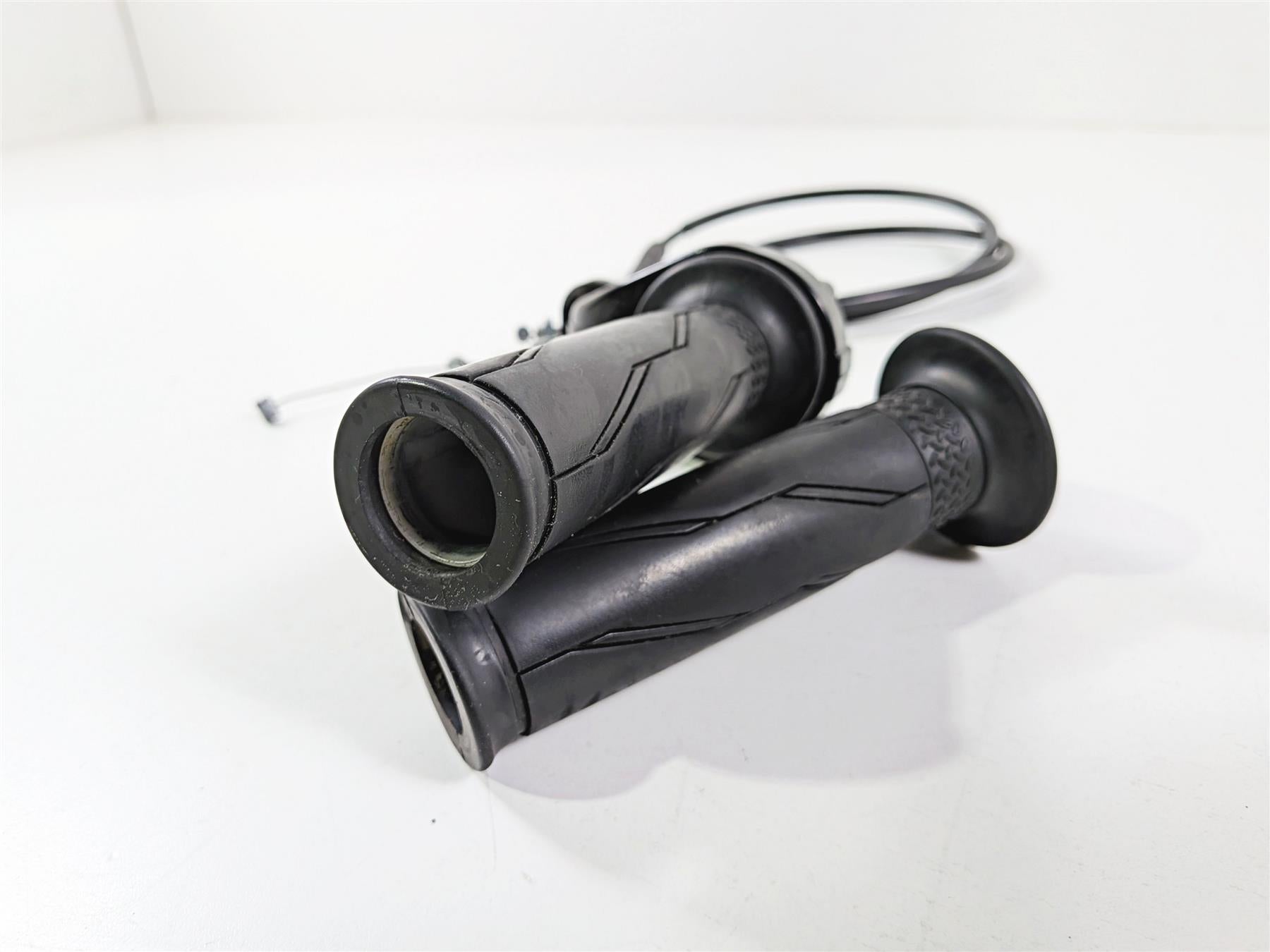 2016 Yamaha YZF R1 RN32 Hand Throttle Grip & Cables 5VY-26281-00-00 {{ shop.shopifyCountryName }} - Mototech271