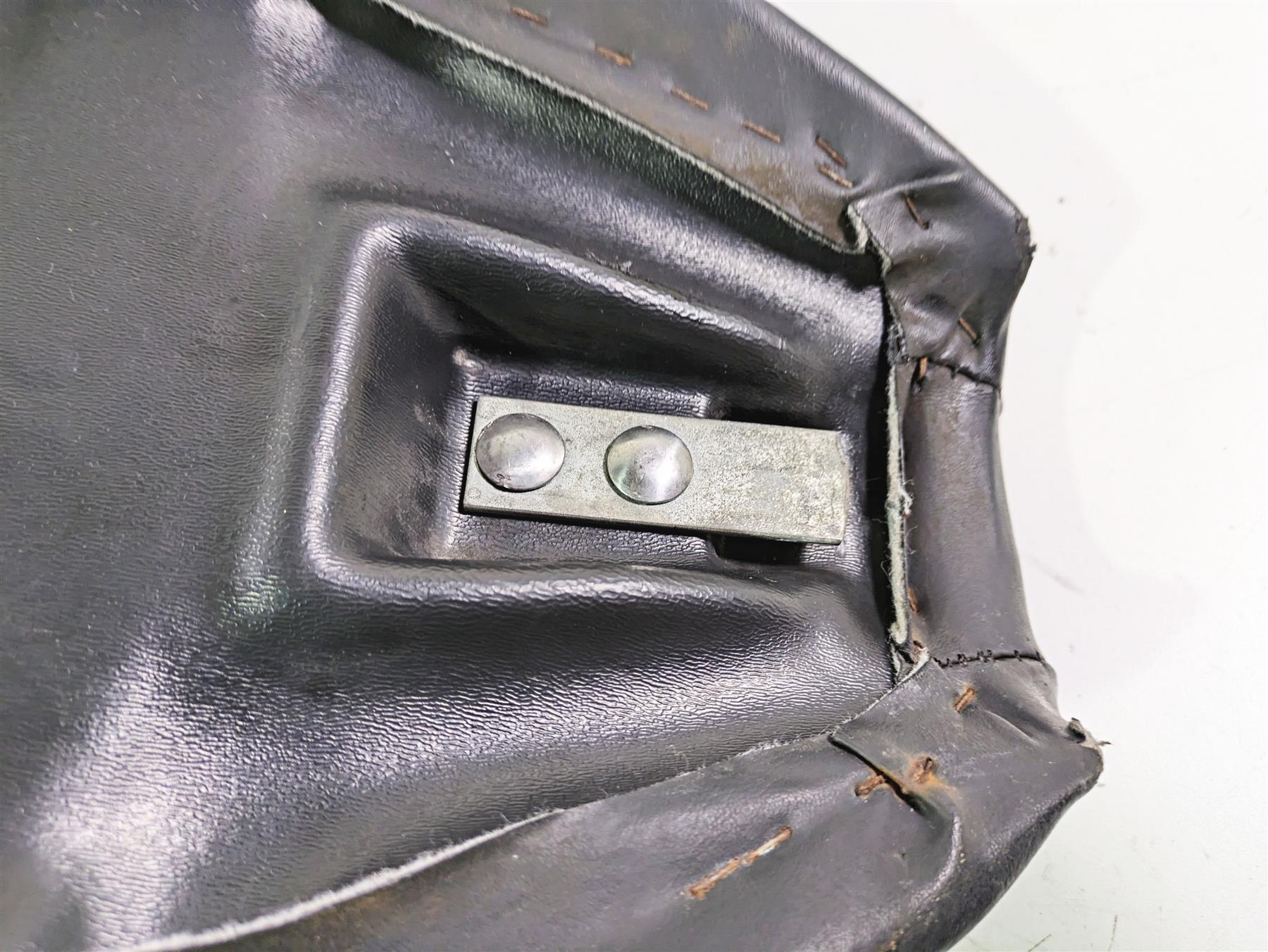 1992 Harley FLSTC Softail Heritage Front Rider Seat Saddle - Read 52236-86E {{ shop.shopifyCountryName }} - Mototech271