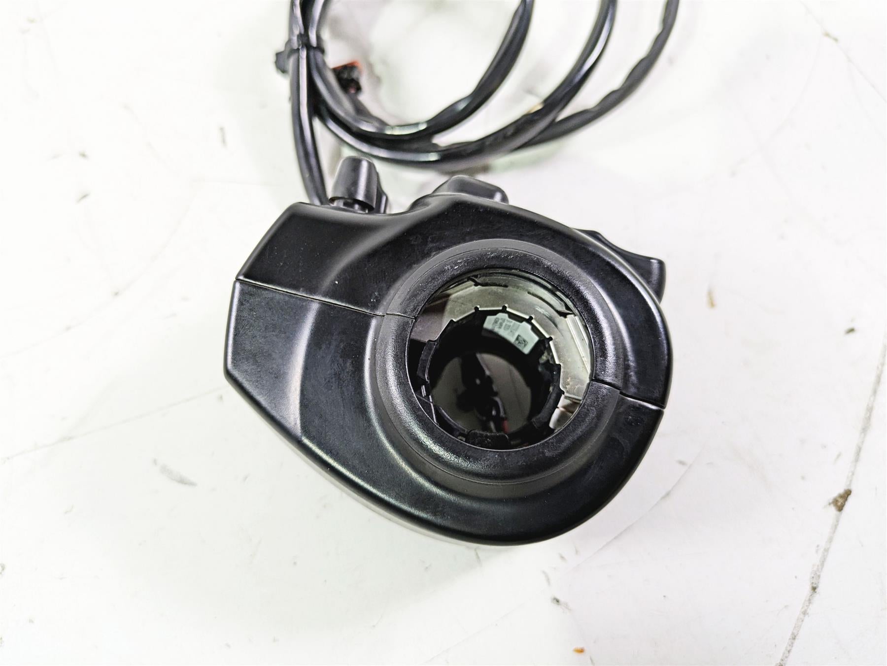 2015 Harley Touring FLHTKL E -Glide Low Right Hand Control Switch -Extd 71500129 {{ shop.shopifyCountryName }} - Mototech271