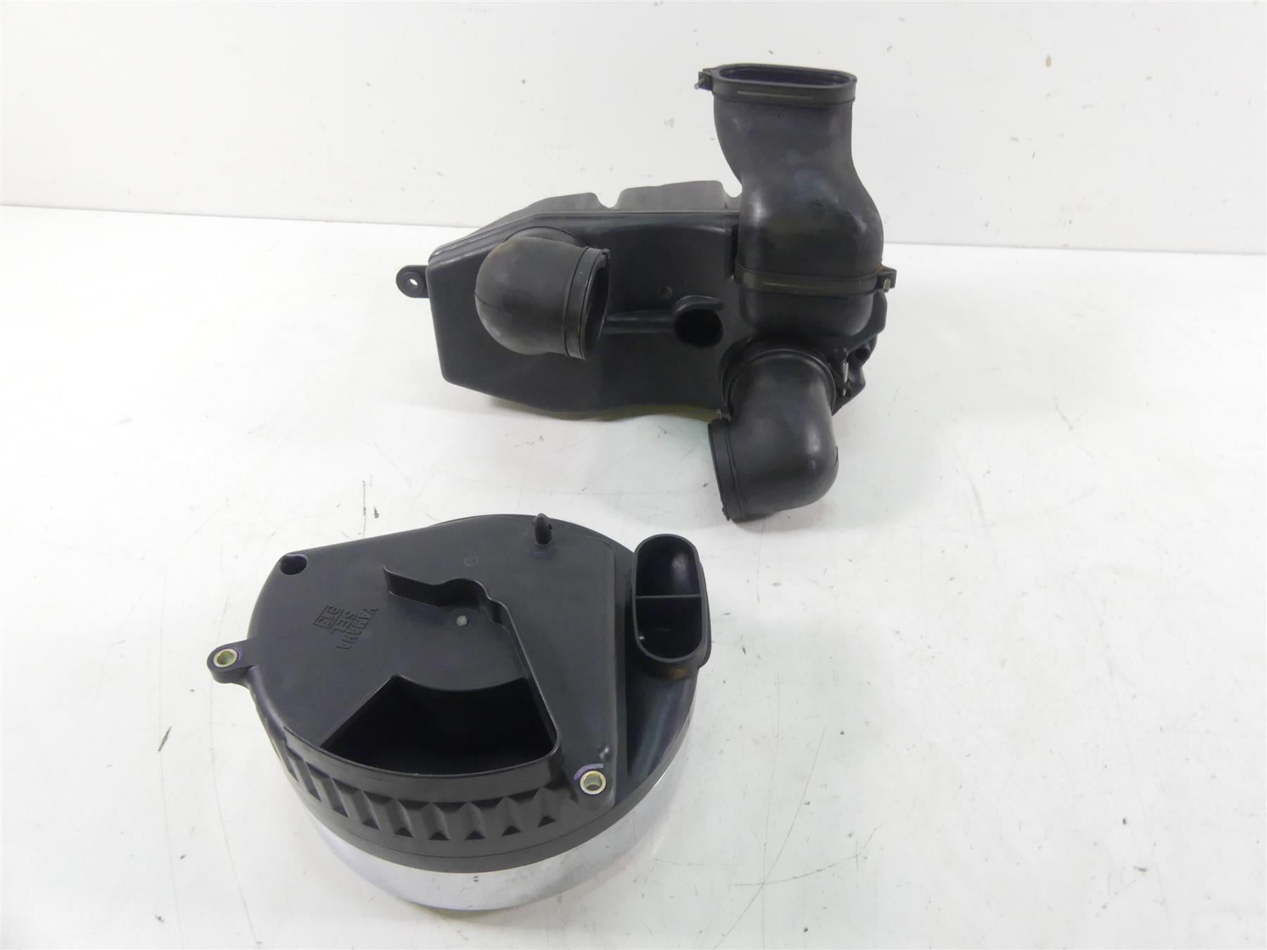 2002 Yamaha XVS1100 V-Star Air Box Filter Cleaner Breather Set 5EL-14432-00-00 {{ shop.shopifyCountryName }} - Mototech271