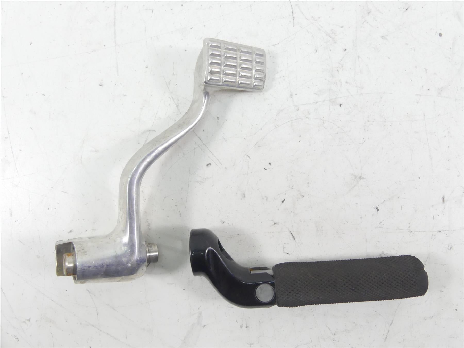 2013 Harley VRSCDX Night Rod Special Right Front Footpeg Brake Pedal 44738-06 {{ shop.shopifyCountryName }} - Mototech271