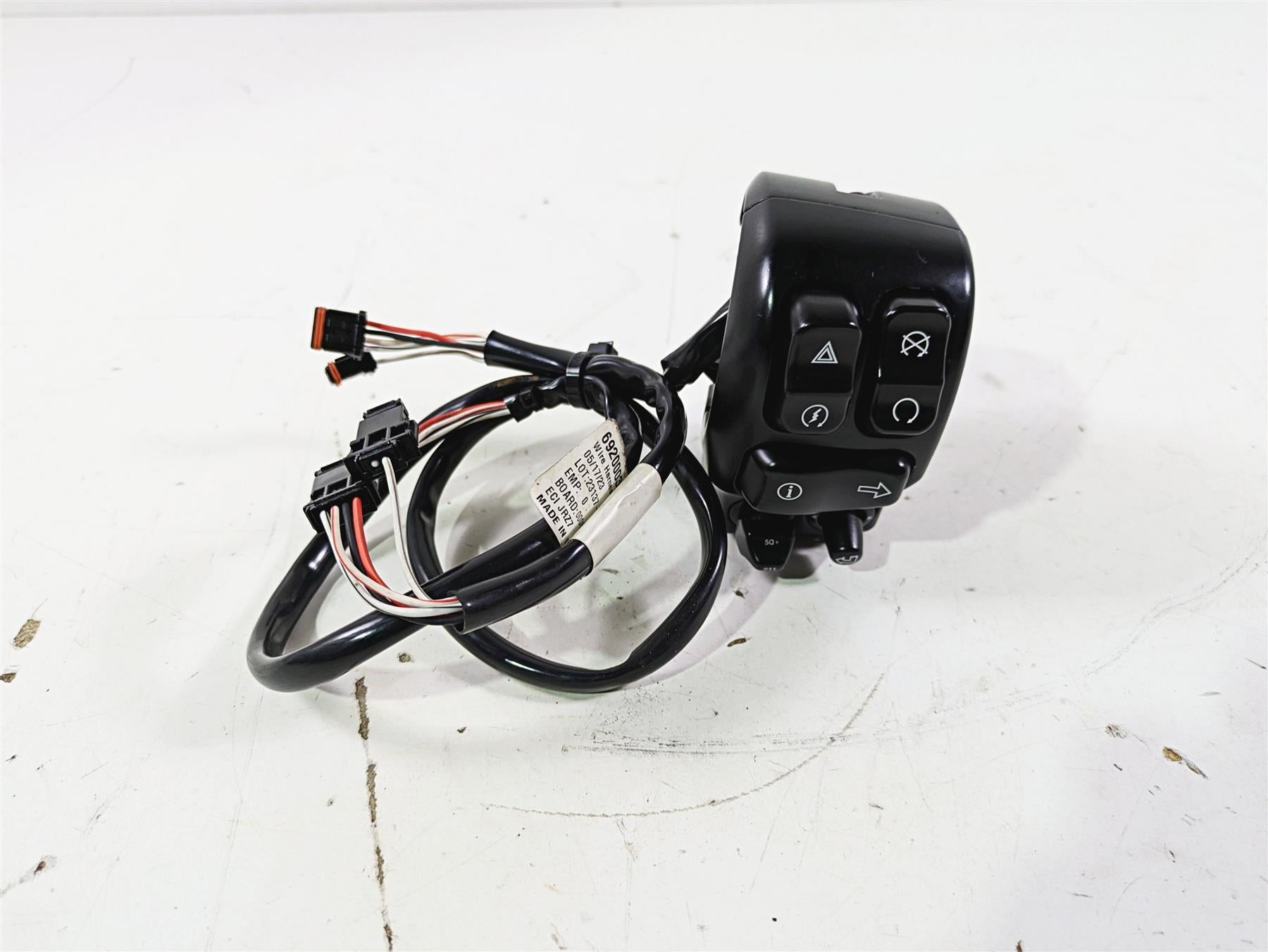 2016 Harley Touring FLTRX Road Glide Right Hand Control Switch 71500129C {{ shop.shopifyCountryName }} - Mototech271
