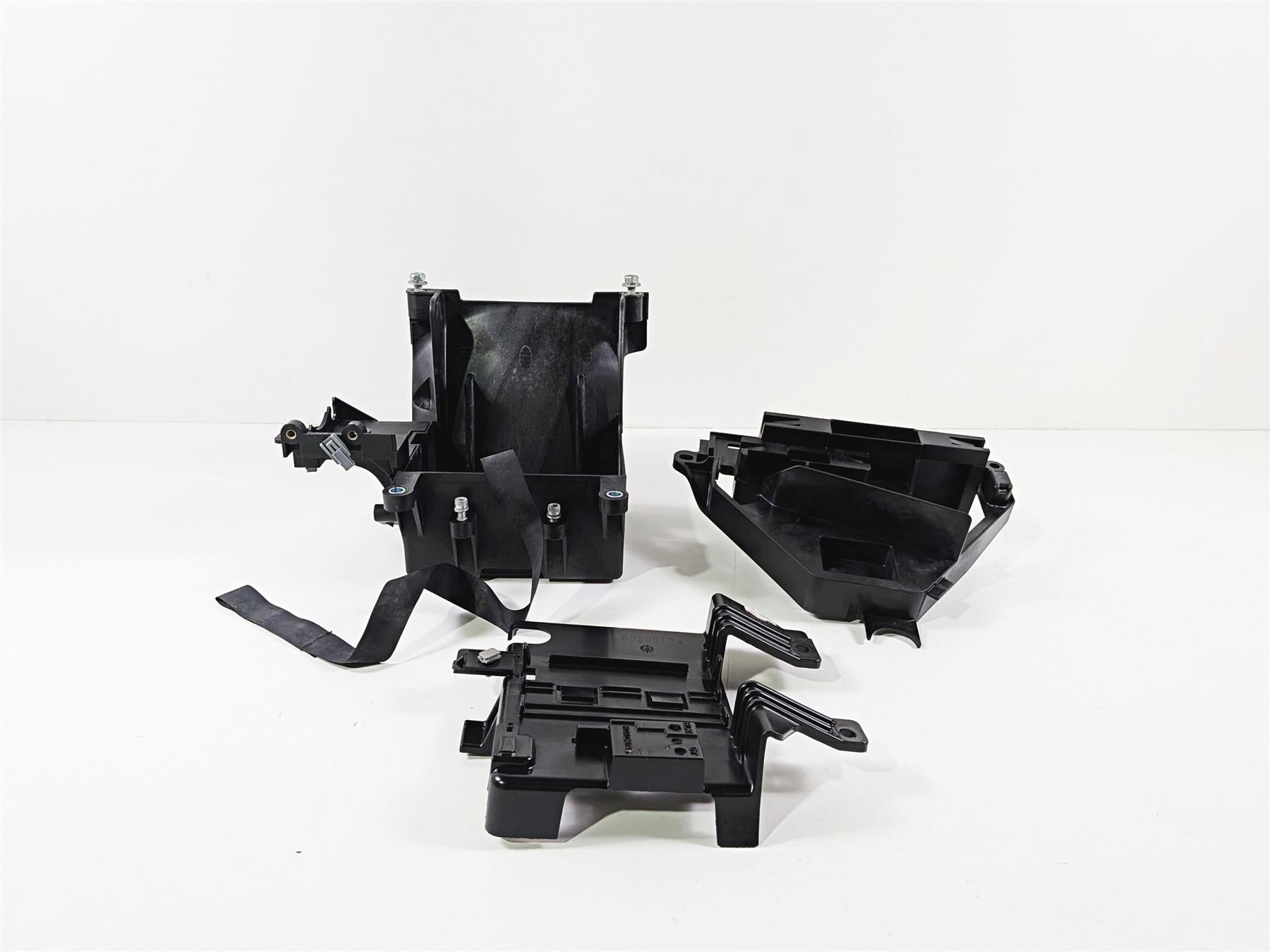 2018 Harley Touring FLHTCU Electra Glide Battery Electrical Holder Set 66000010A-Mototech271