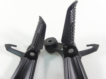2022 Suzuki GSXR750 Rear Passenger Footpeg Foot Rest Set 43600-14J30 43700-14J30 {{ shop.shopifyCountryName }} - Mototech271