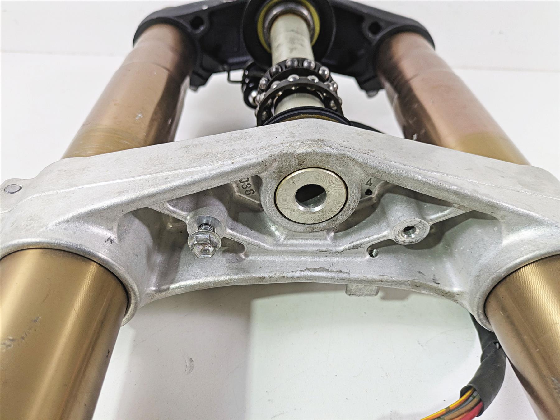 2006 Suzuki GSXR1000 K6 Straight Front Fork Triple Tree Damper Set 51103-41G20 {{ shop.shopifyCountryName }} - Mototech271
