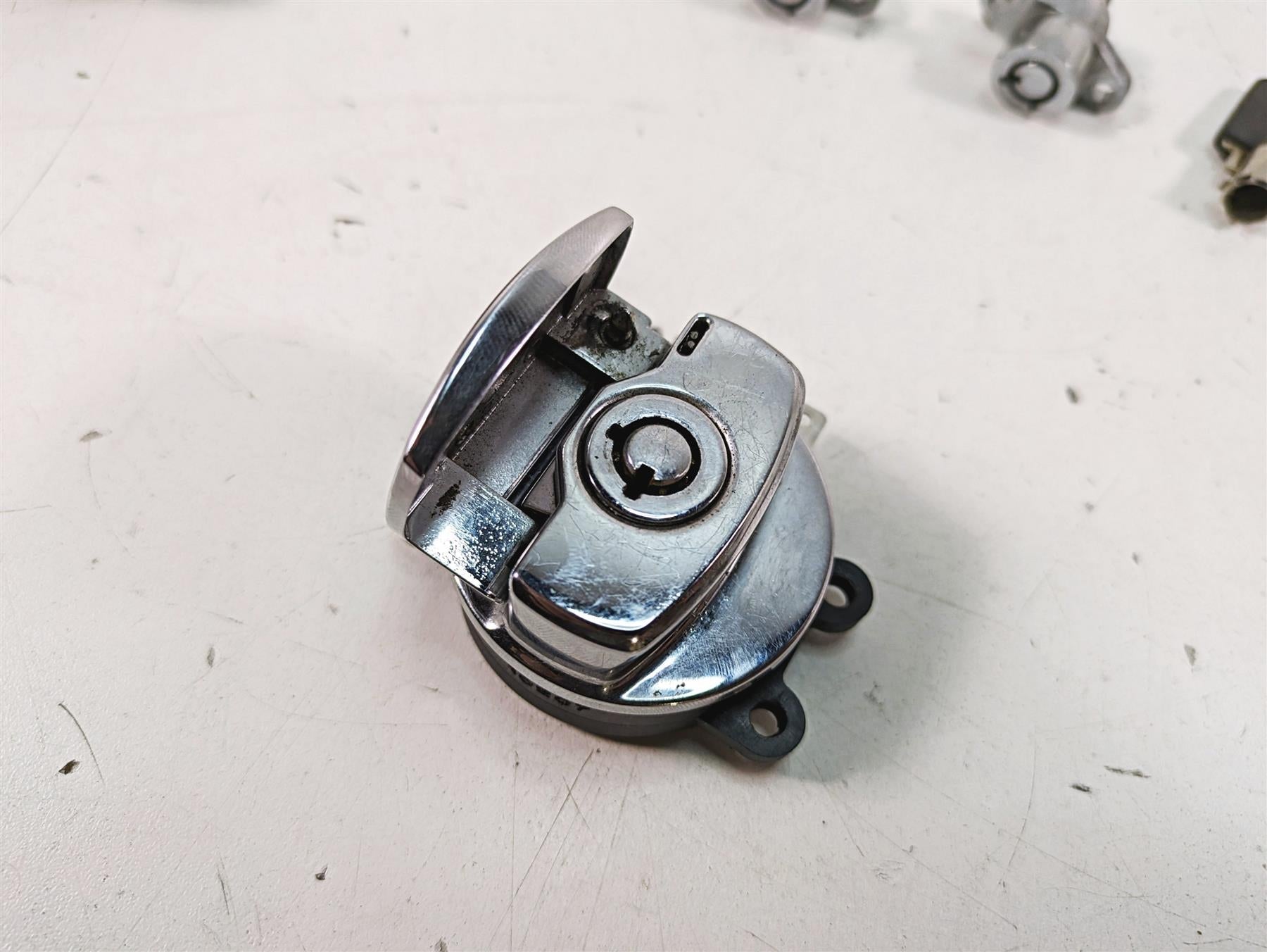 2011 Harley Touring FLHR Road King Ignition Switch Key Steering Lock 71313-96A {{ shop.shopifyCountryName }} - Mototech271