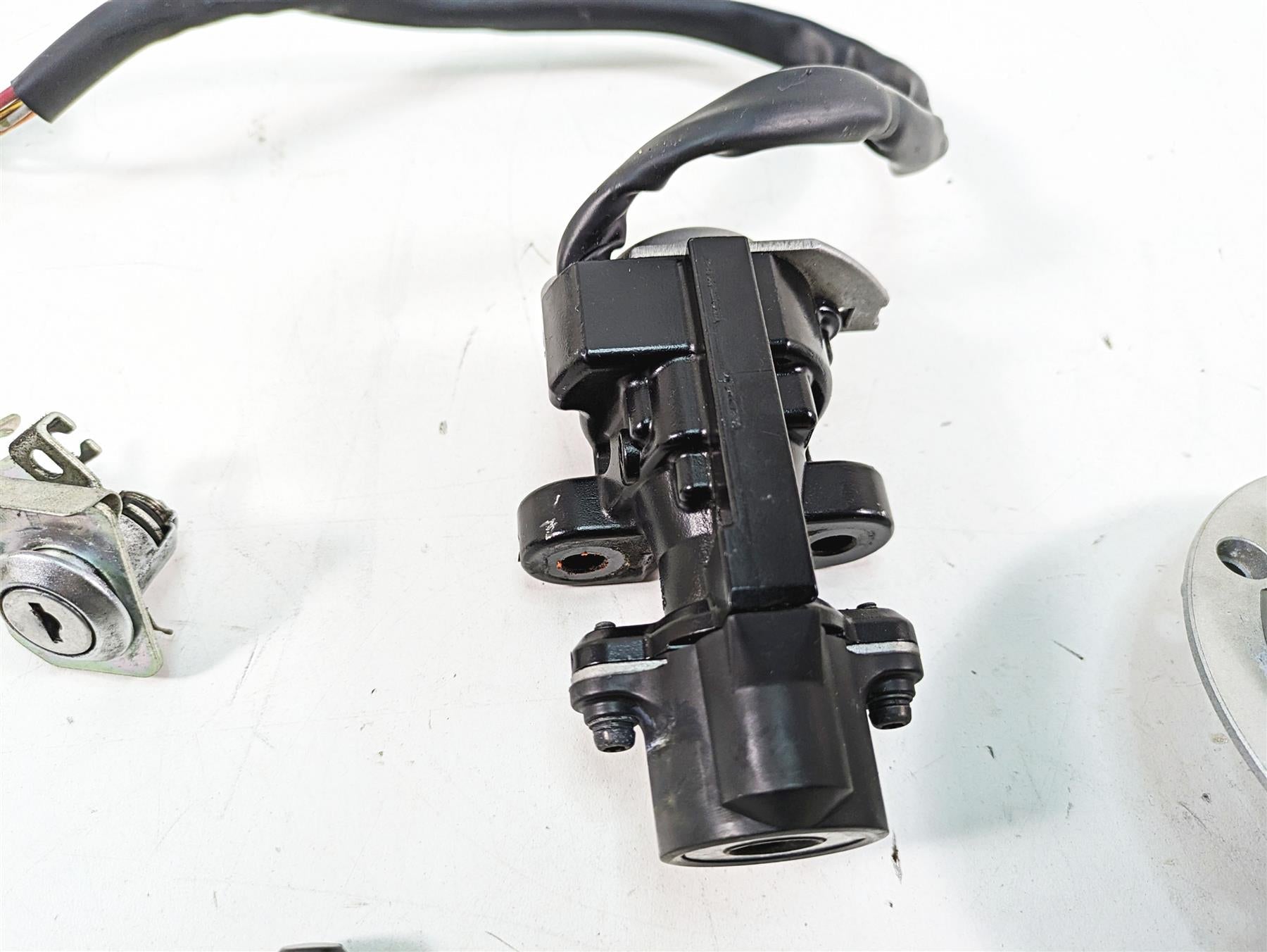 2009 Suzuki GSXR750 K9 Ignition Switch Key Lock Set 37101-40820 37101-40822 {{ shop.shopifyCountryName }} - Mototech271