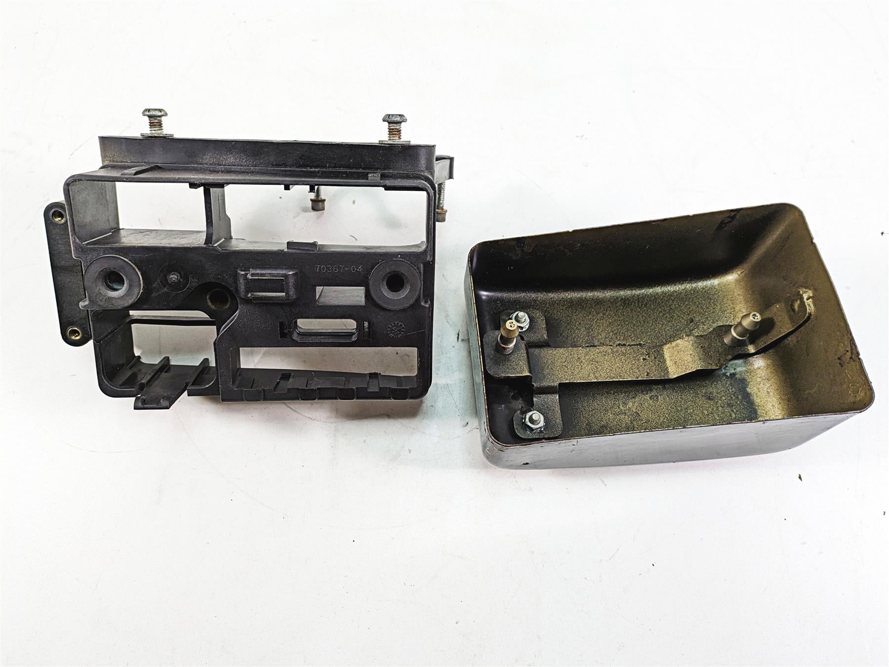 2009 Harley FXDC Dyna Super Glide Custom Electrical Holder Tray & Cover 70367-04 {{ shop.shopifyCountryName }} - Mototech271
