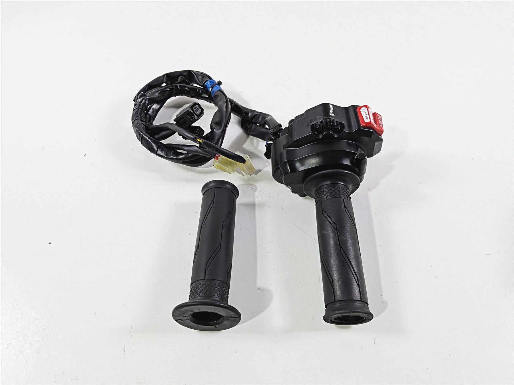 2022 Yamaha YZF R1 R1M RN65 Right Hand Control Switch E-Throttle B3L-8291R-03-00-Mototech271