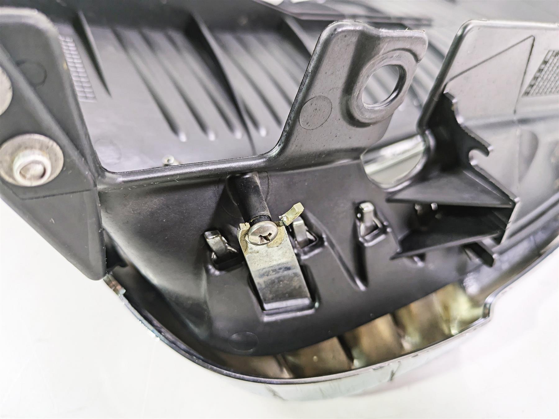 2006 Harley VRSCR Street V-Rod Radiator Center Cover Fairing 26788-01 {{ shop.shopifyCountryName }} - Mototech271