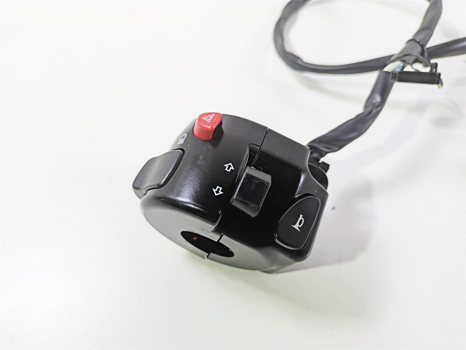 2019 Suzuki M109R VZR1800 Boulevard Left Hand Control Switch READ 37400-48GB0 {{ shop.shopifyCountryName }} - Mototech271