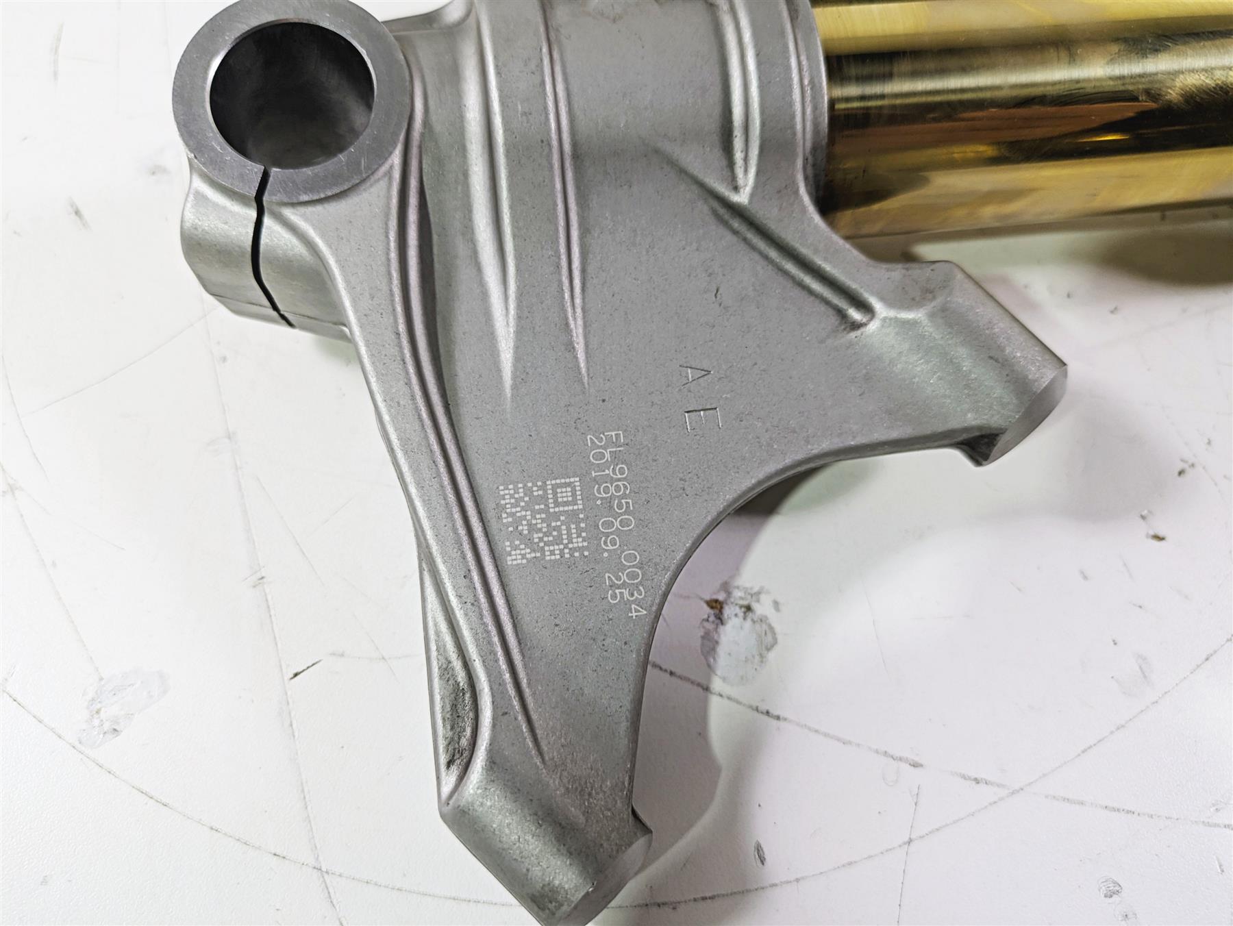 2020 Triumph Daytona 765 Moto2 Ohlins Front Fork Leg READ T2042988 T2042987 {{ shop.shopifyCountryName }} - Mototech271