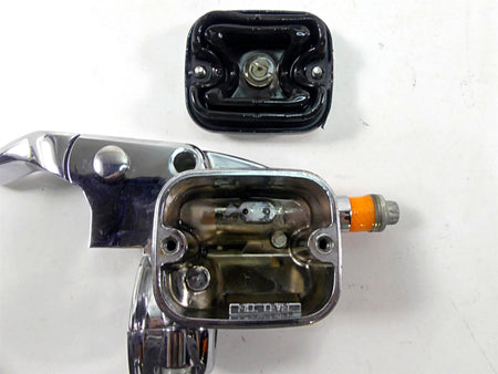 2007 Harley Touring FLHRSE CVO Road King 11/16 Clutch Master Cylinder 46113-02D {{ shop.shopifyCountryName }} - Mototech271