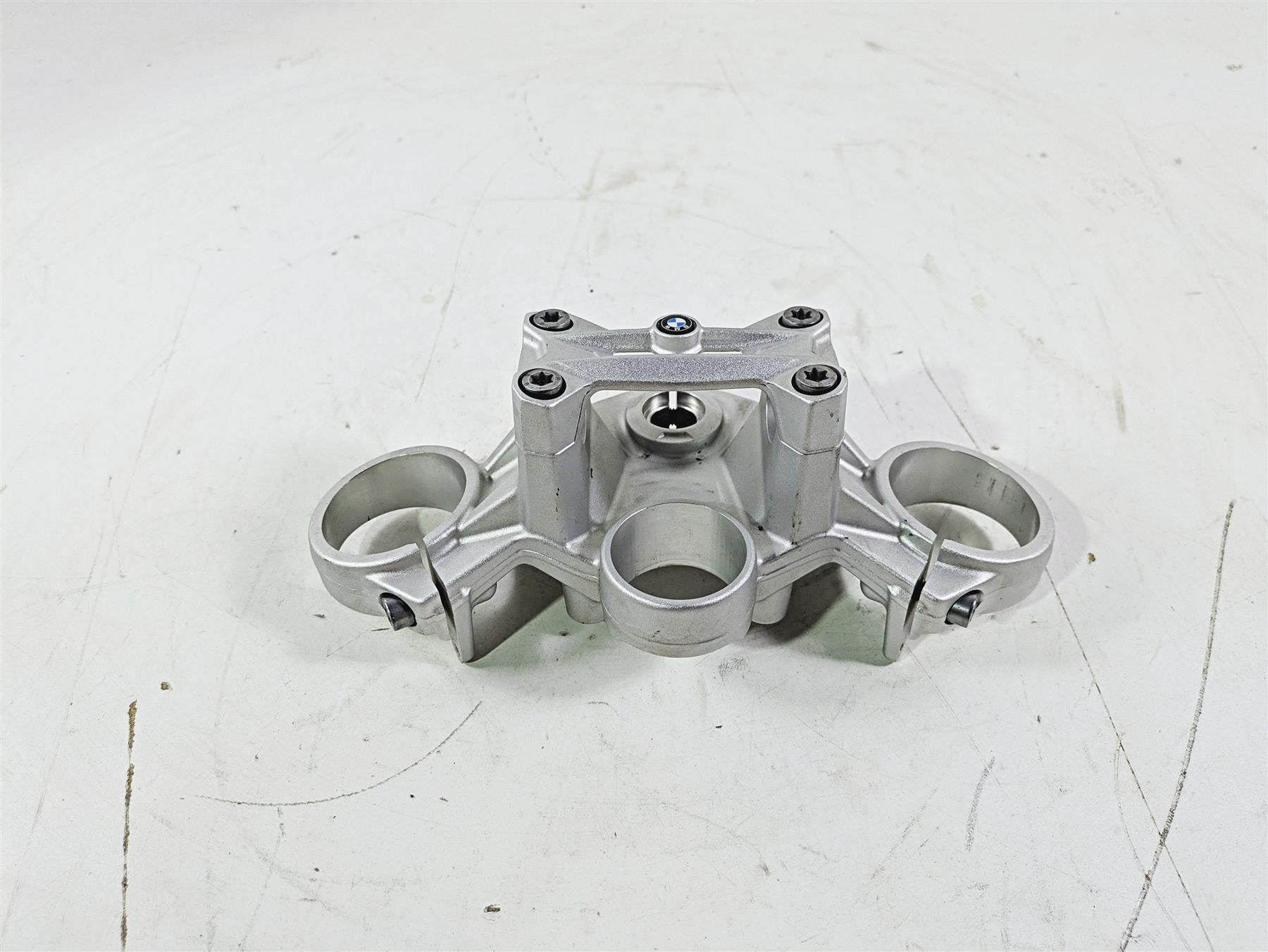 2016 BMW F800R K73 Upper Triple Tree Steering Clamp 8546421 32418546421 {{ shop.shopifyCountryName }} - Mototech271