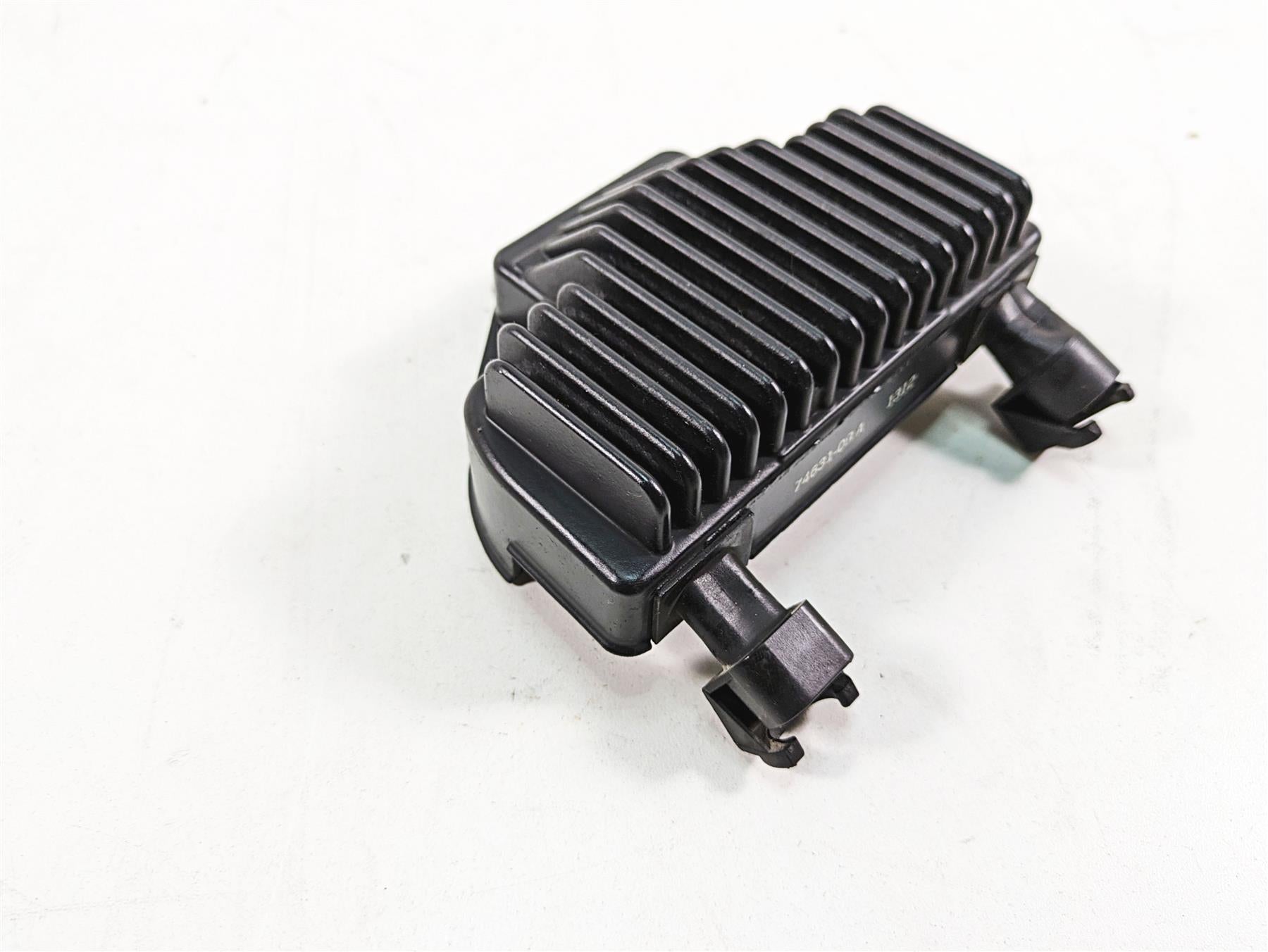 2012 Harley FLD Dyna Switchback Rectifier Voltage Regulator 74631-08A {{ shop.shopifyCountryName }} - Mototech271