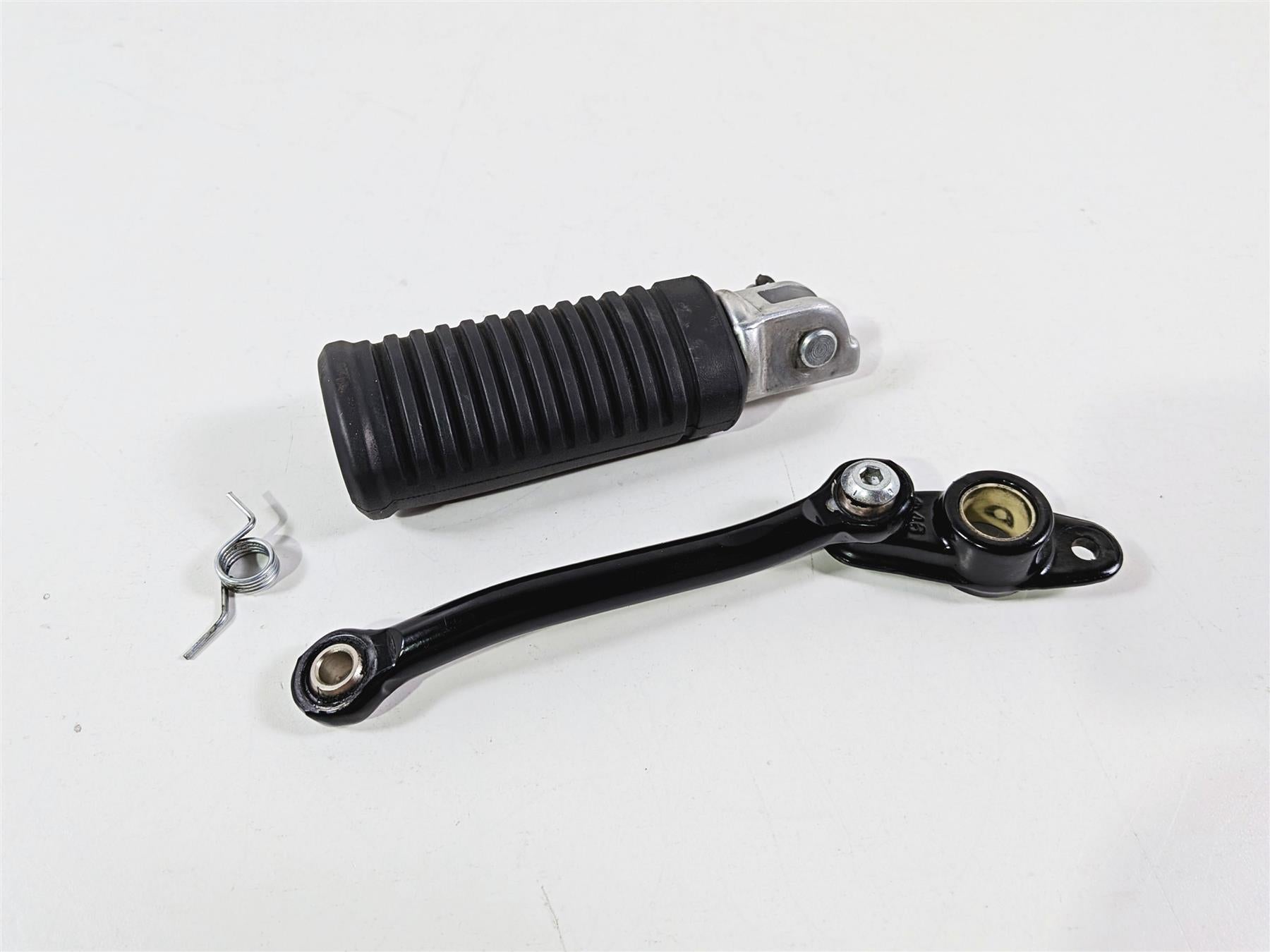 2024 Harley Softail FXLRST Low Rider Right Foot Peg & Brake Linkage 50501106 {{ shop.shopifyCountryName }} - Mototech271