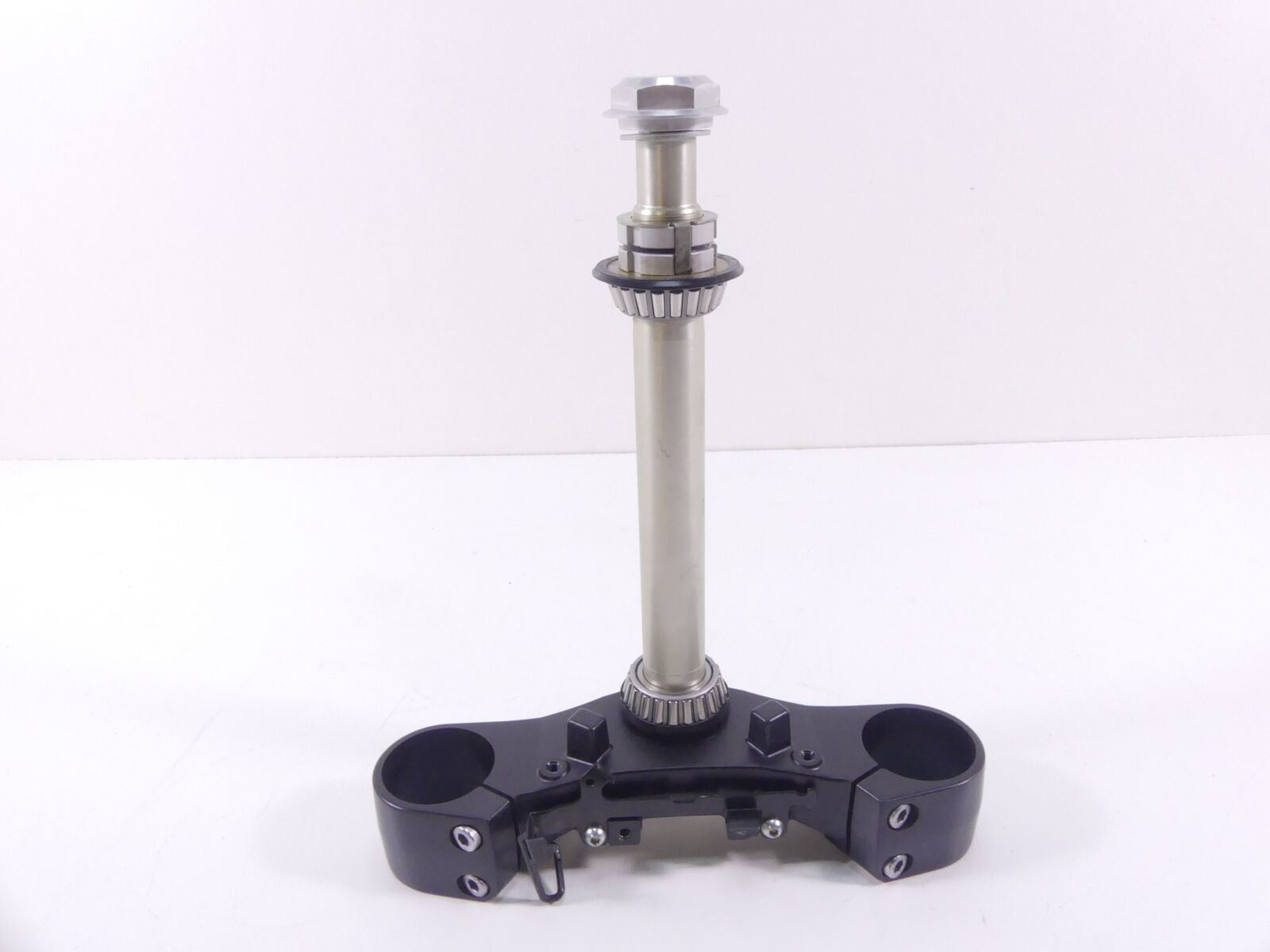 2019 Yamaha VMX17 V-Max 1700 Lower Triple Tree Steering Yoke 2CE-23340-00-00 {{ shop.shopifyCountryName }} - Mototech271