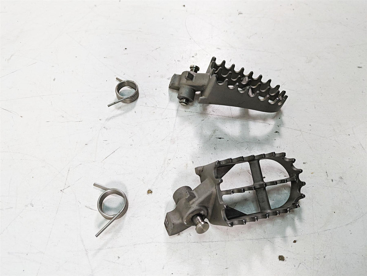 2007 BMW R1200GS K255 Adv Front Footpeg Foot Peg Rest Set 46717694557 {{ shop.shopifyCountryName }} - Mototech271