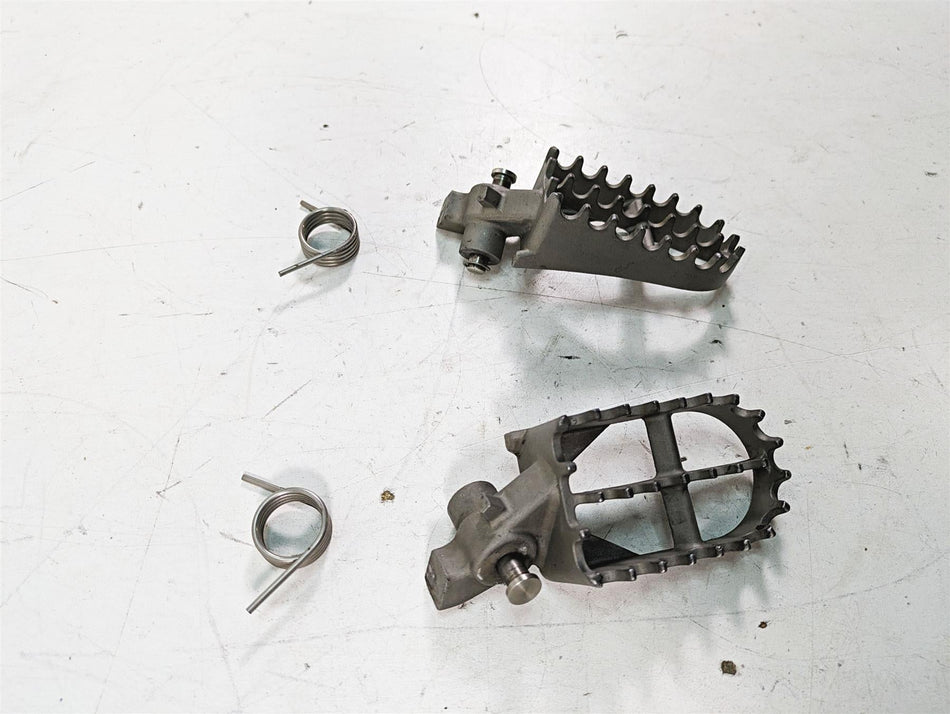 2007 BMW R1200GS K255 Adv Front Footpeg Foot Peg Rest Set 46717694557 {{ shop.shopifyCountryName }} - Mototech271