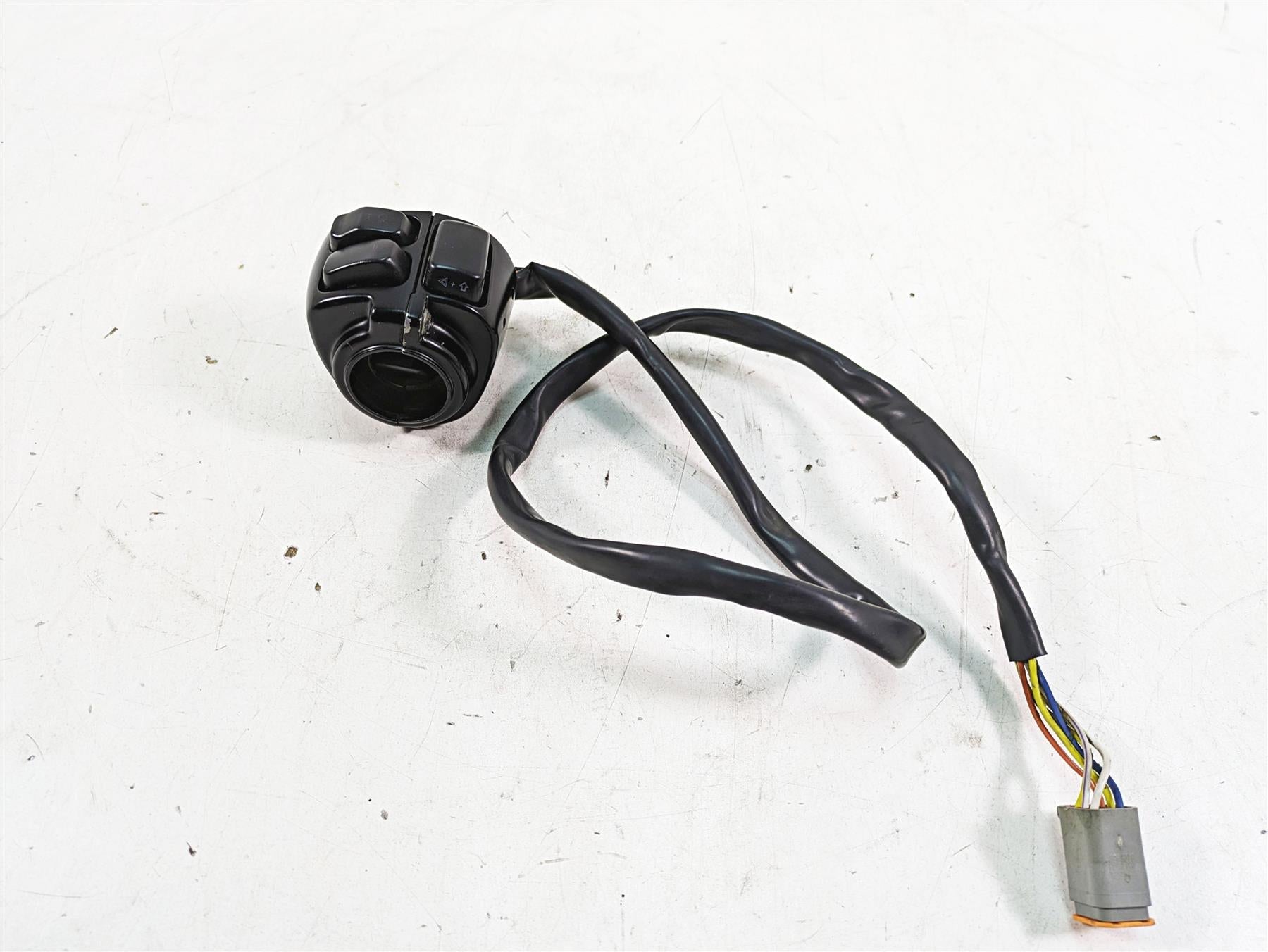 2006 Harley FLSTI Softail Heritage Left Hand Turn Signal Control Switch 71682-06 {{ shop.shopifyCountryName }} - Mototech271